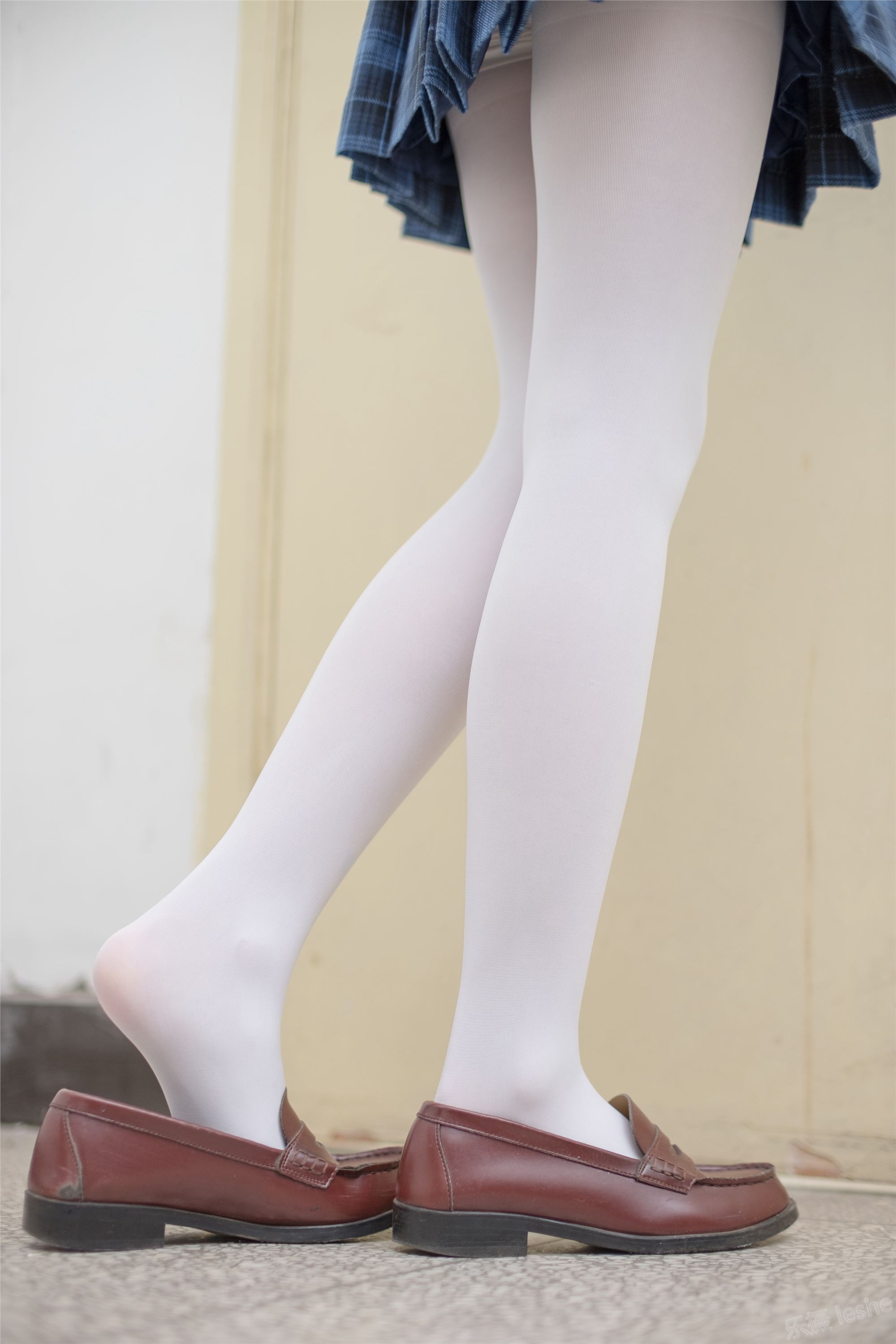 [森萝财团]萝莉丝足写真 R15-044 白丝学妹