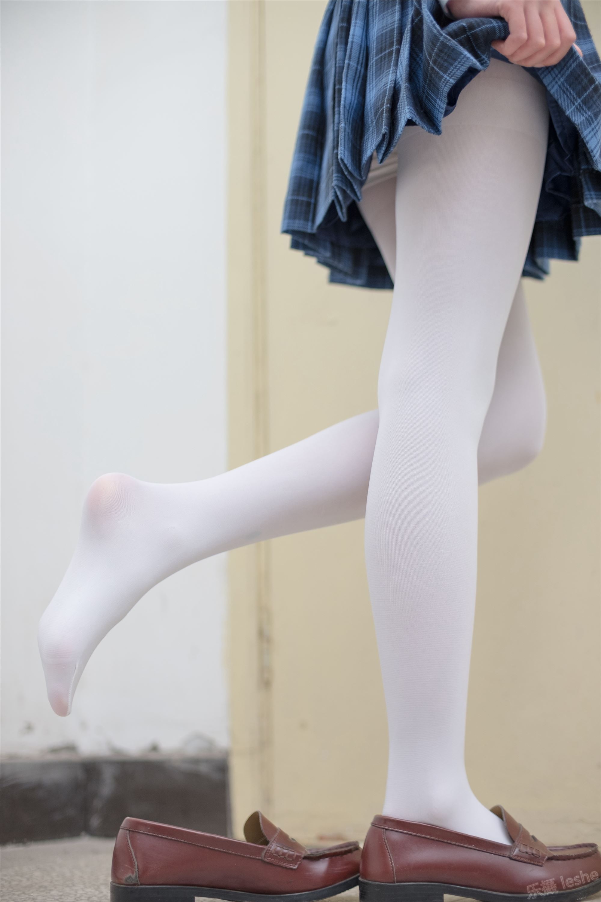 [森萝财团]萝莉丝足写真 R15-044 白丝学妹