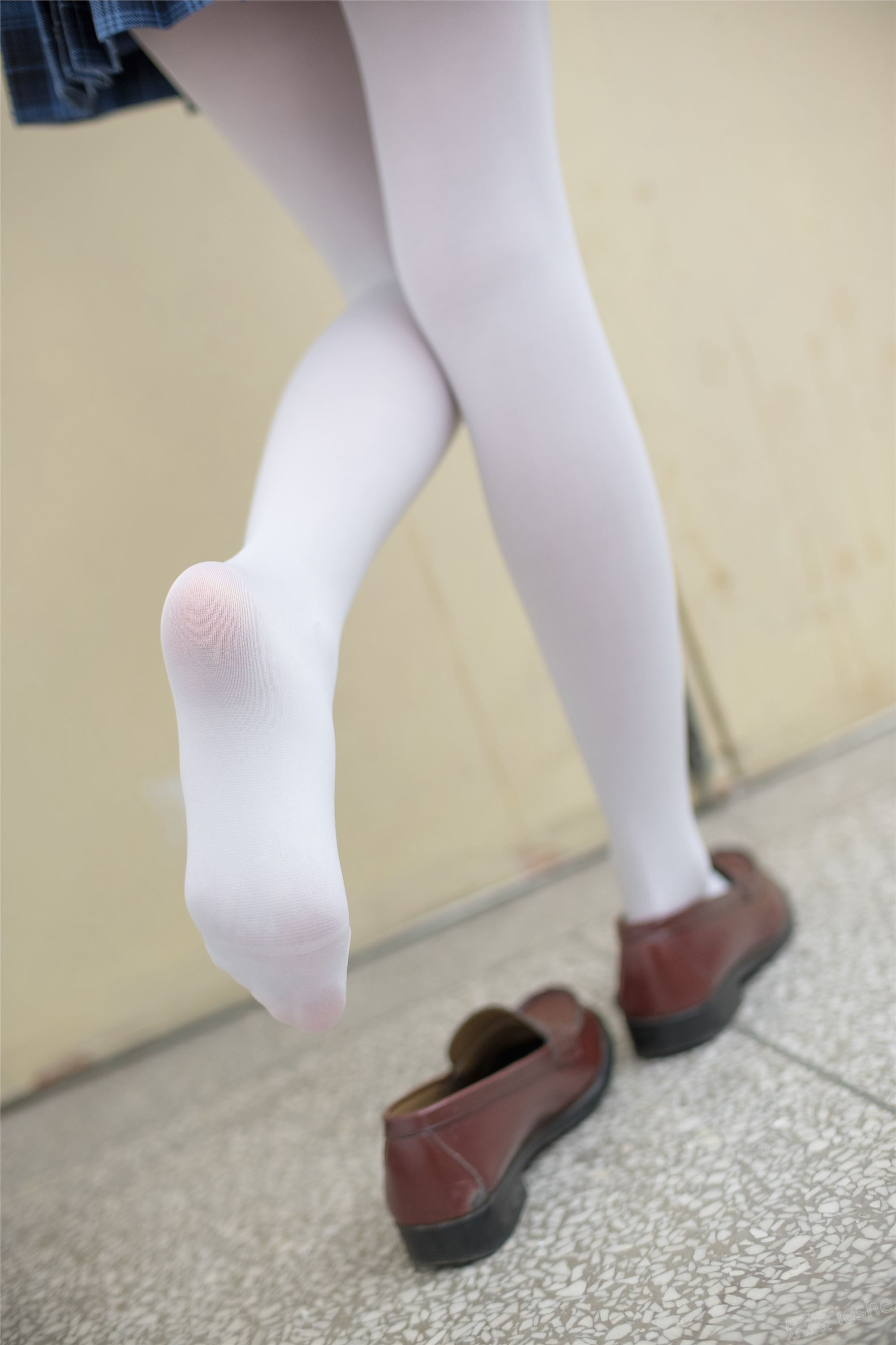 [森萝财团]萝莉丝足写真 R15-044 白丝学妹