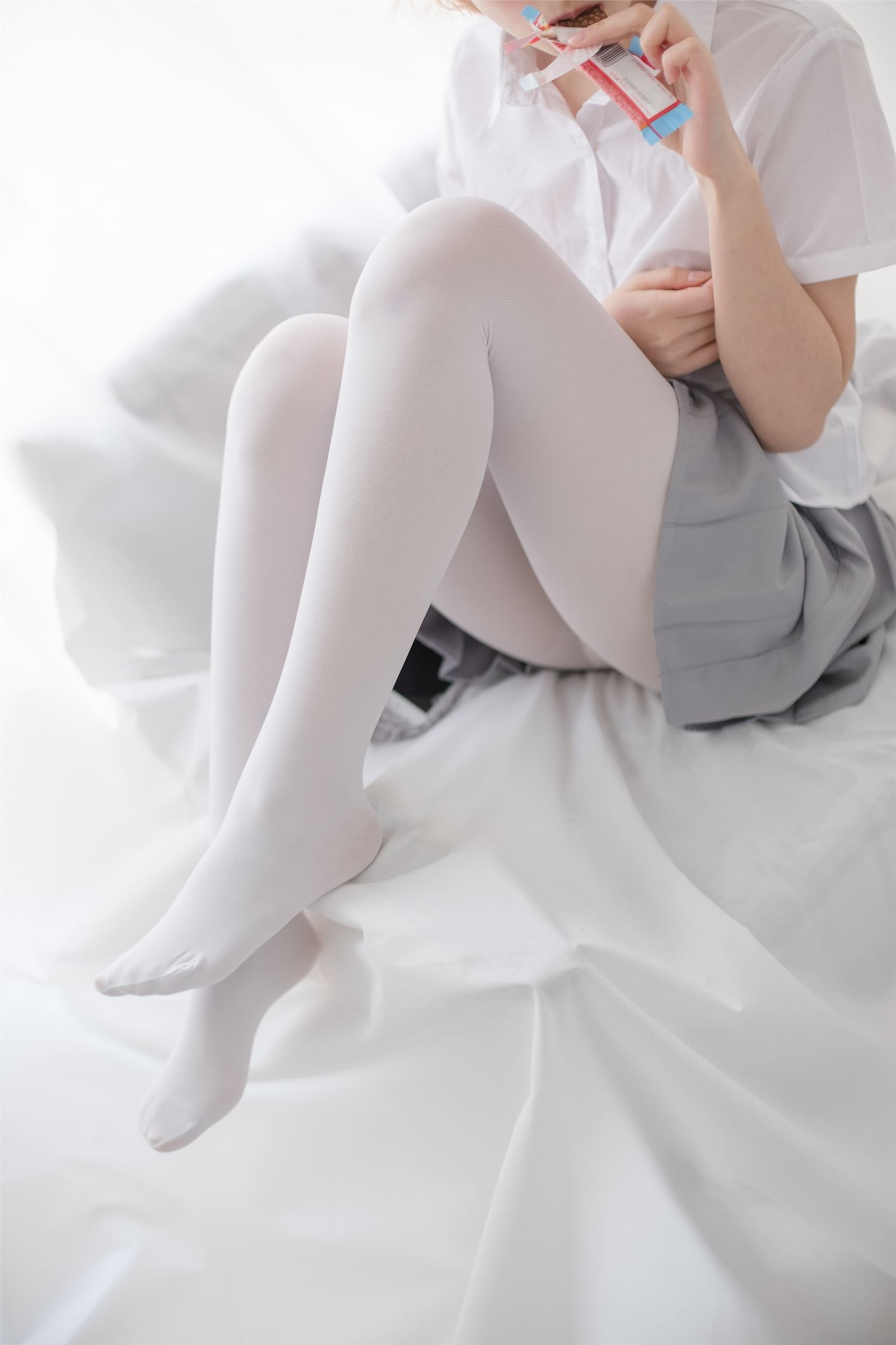 森萝财团写真 - [R15-045] 白丝学妹休憩空间