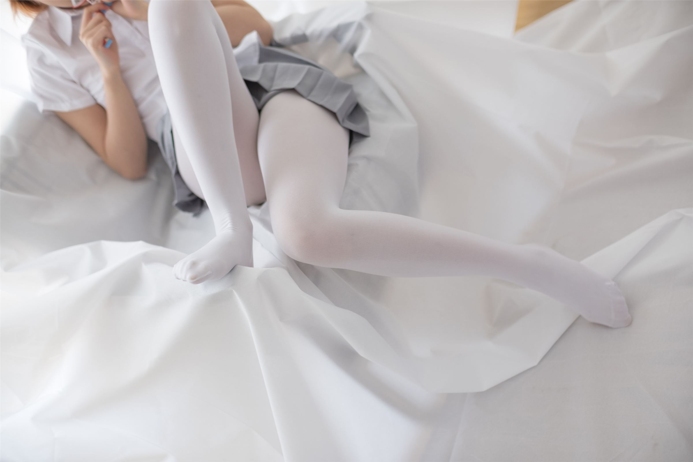 森萝财团写真 - [R15-045] 白丝学妹休憩空间