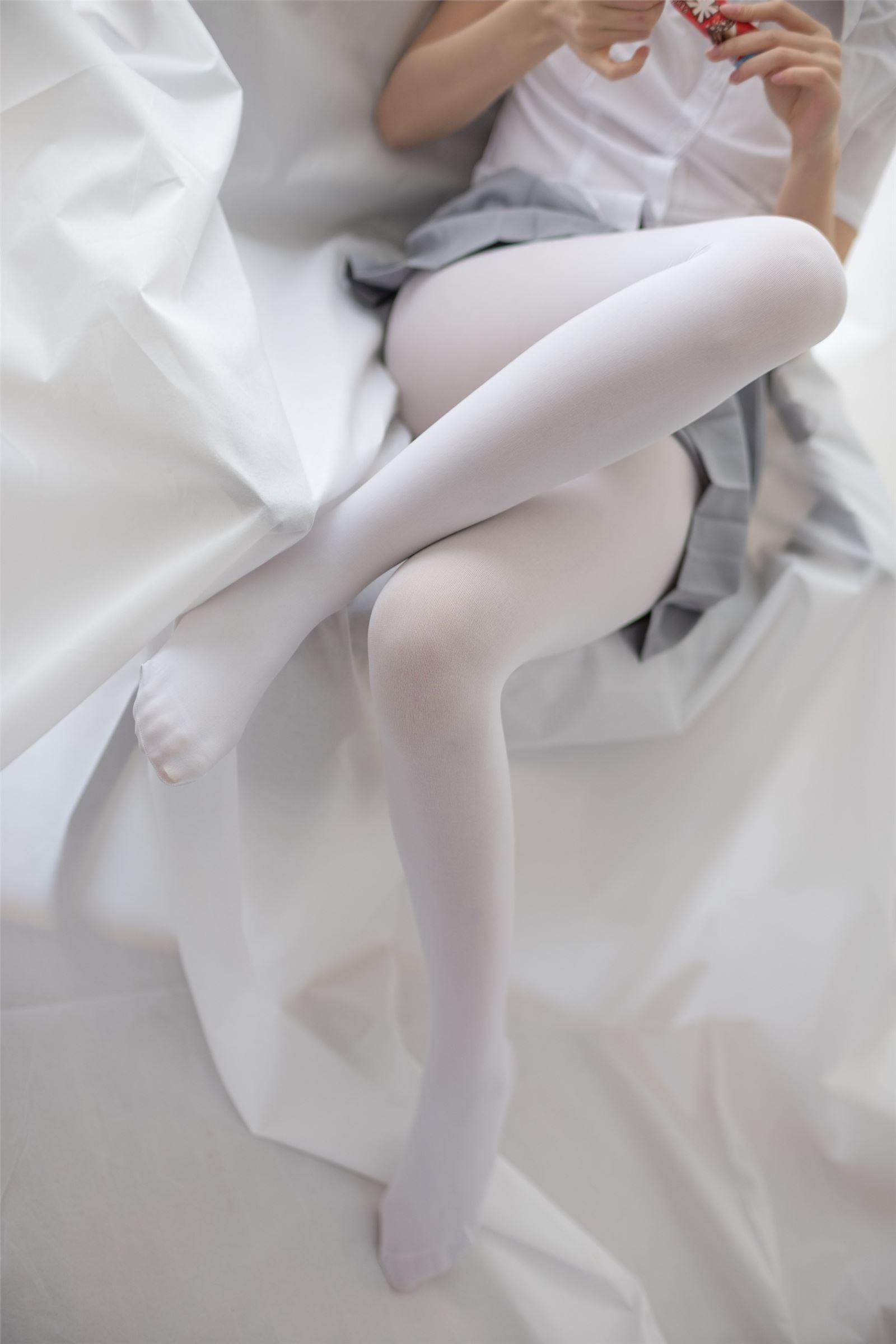 森萝财团写真 - [R15-045] 白丝学妹休憩空间