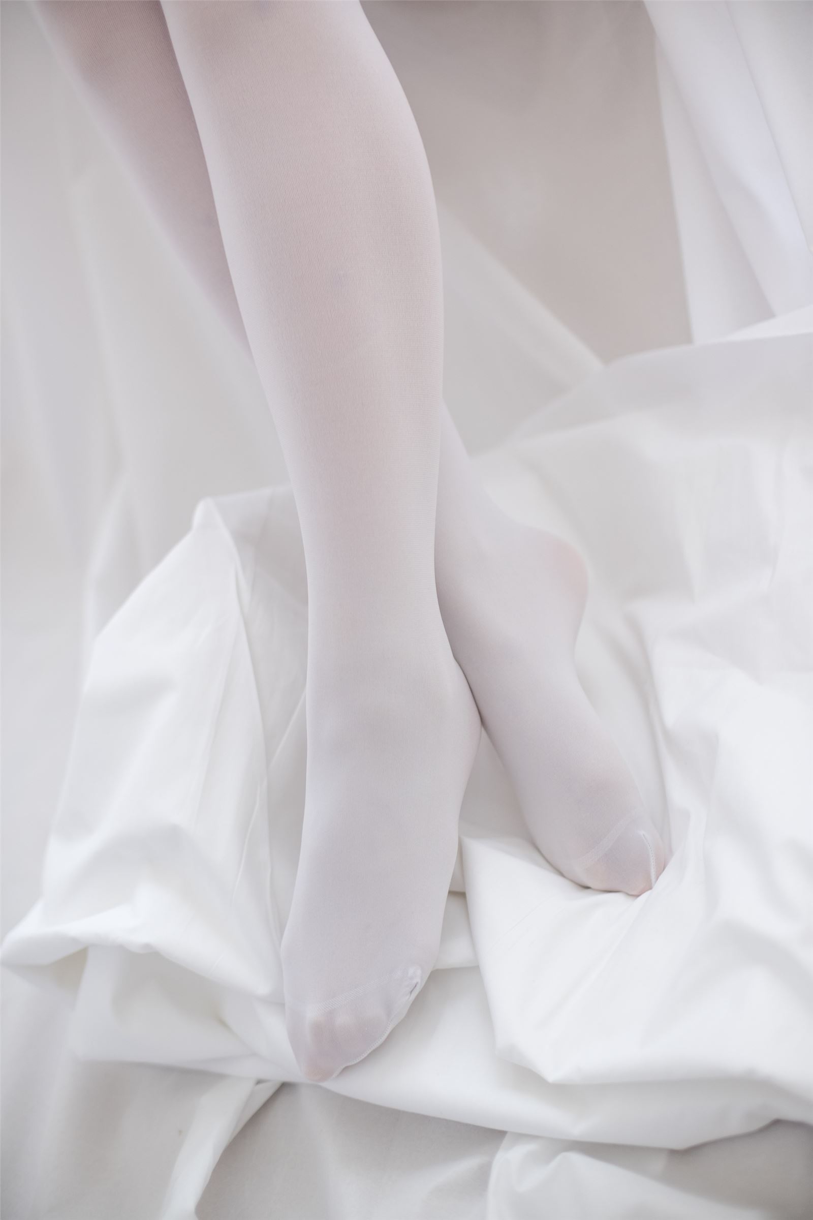 森萝财团写真 - [R15-045] 白丝学妹休憩空间