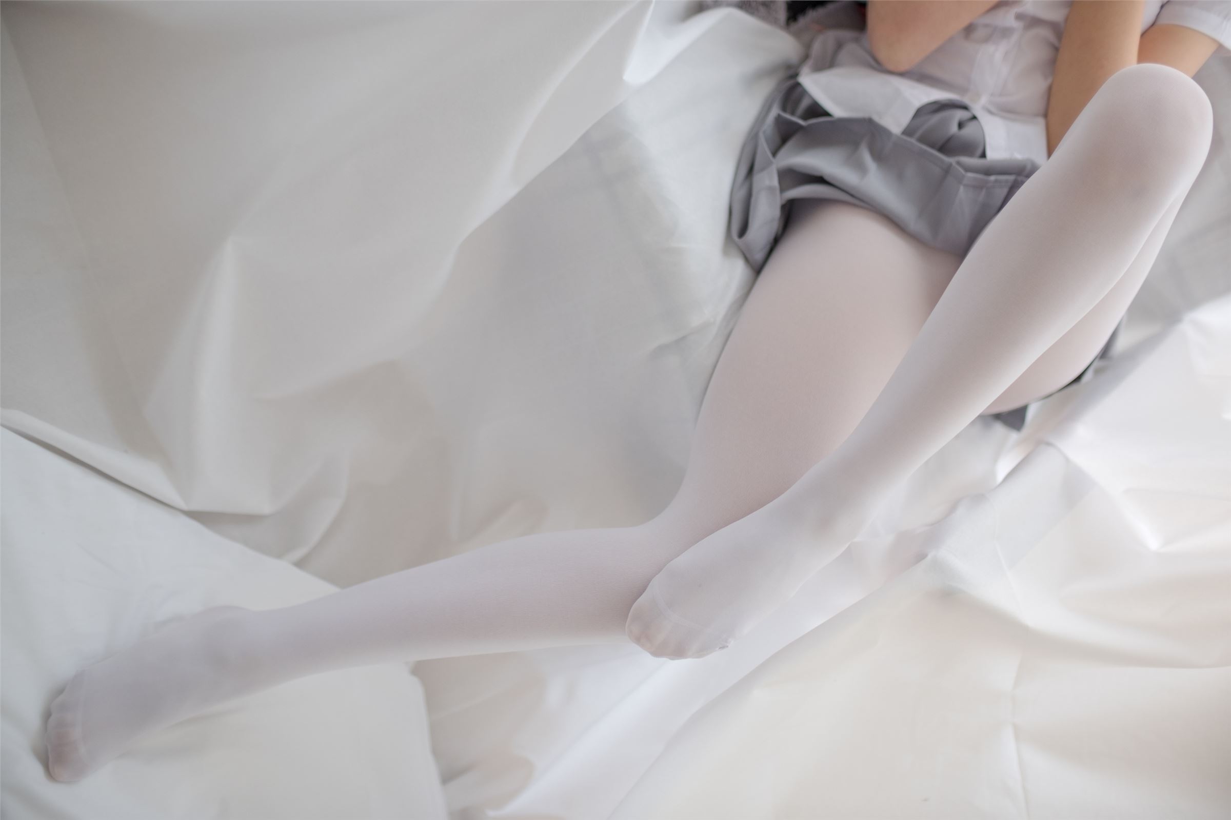 森萝财团写真 - [R15-045] 白丝学妹休憩空间