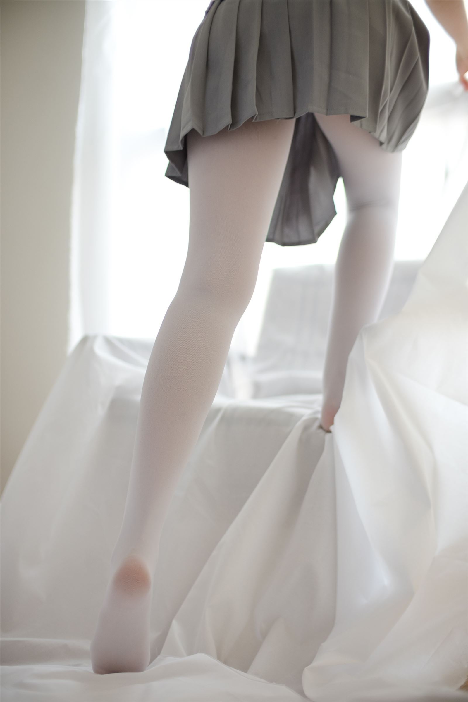 森萝财团写真 - [R15-045] 白丝学妹休憩空间