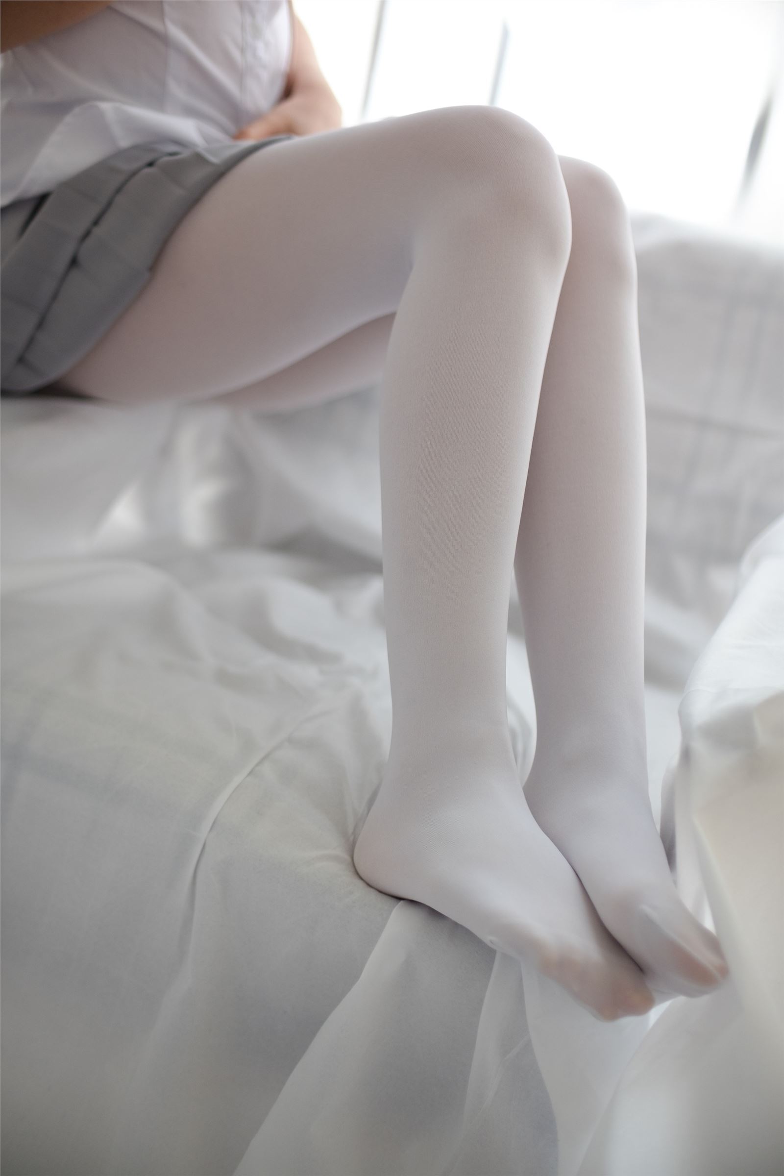 森萝财团写真 - [R15-045] 白丝学妹休憩空间