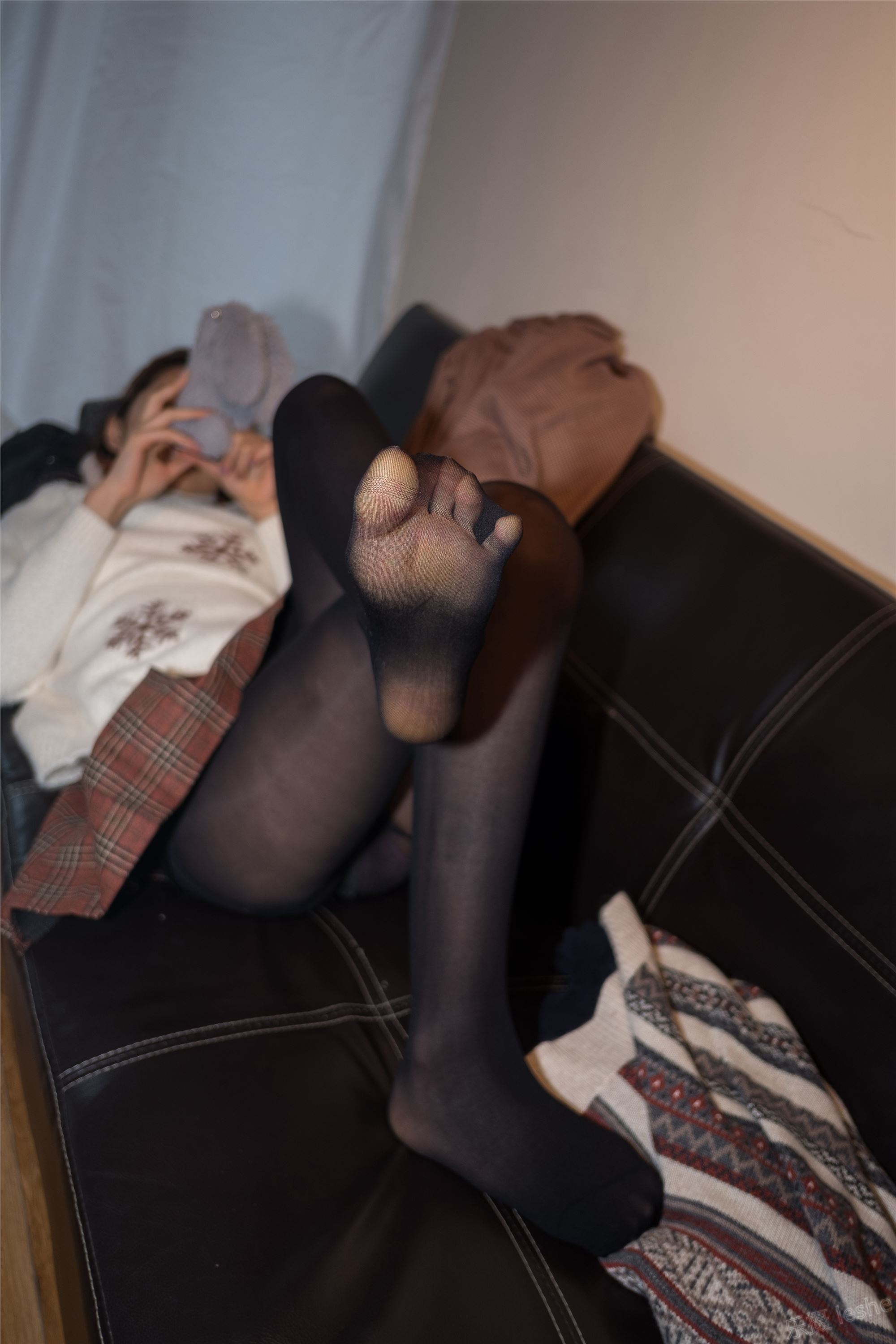 [森萝财团]萝莉丝足写真 R15-049 黑丝妹妹秀美足