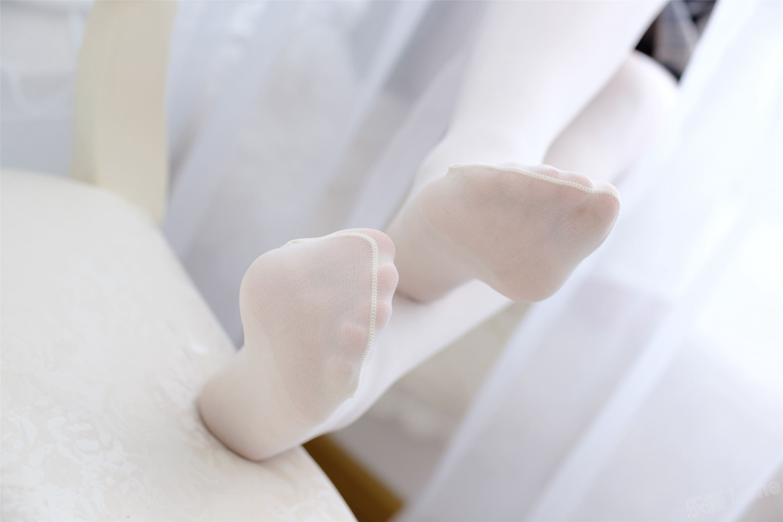 [森萝财团]萝莉丝足写真 R15-050 黑白少女