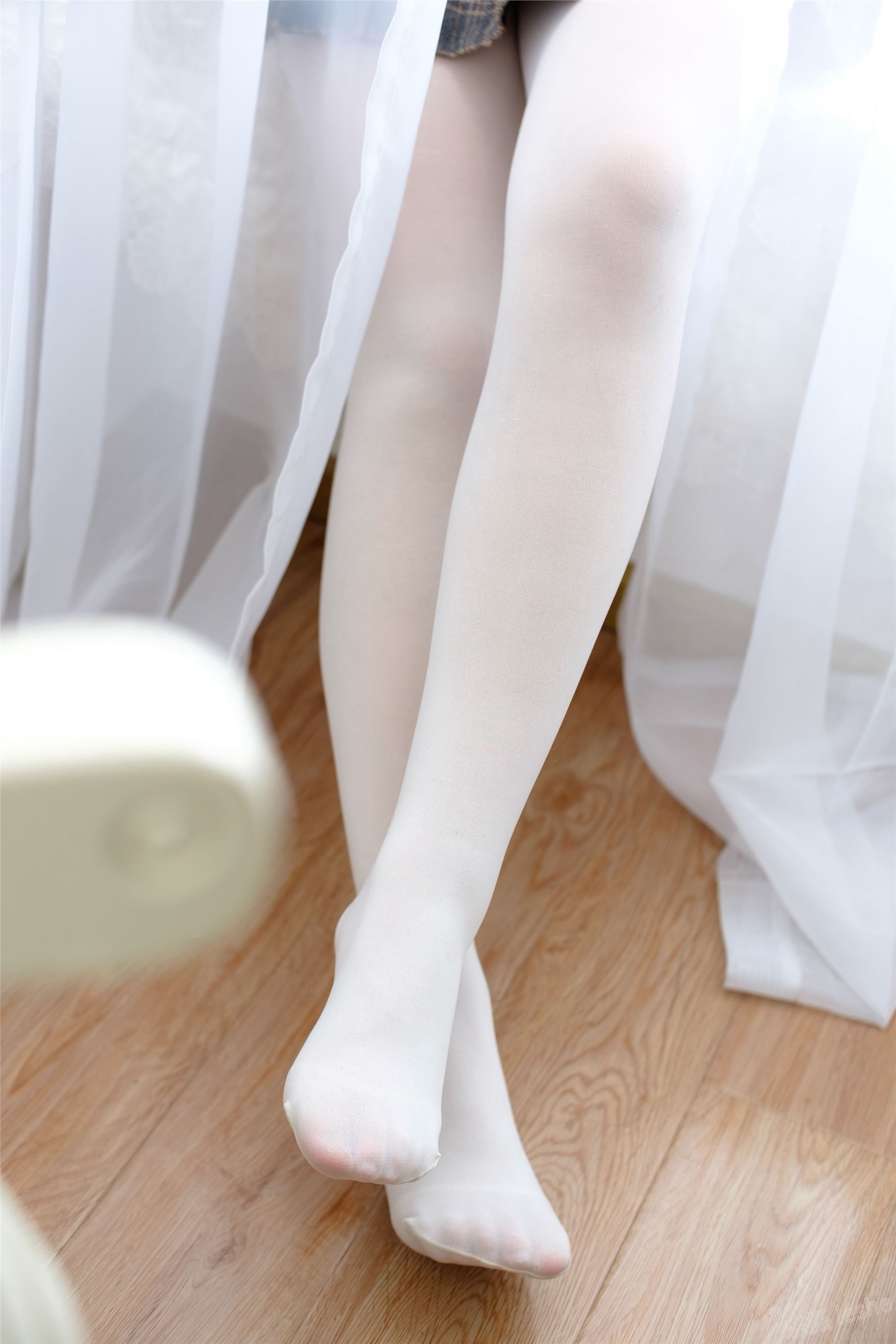 [森萝财团]萝莉丝足写真 R15-050 黑白少女