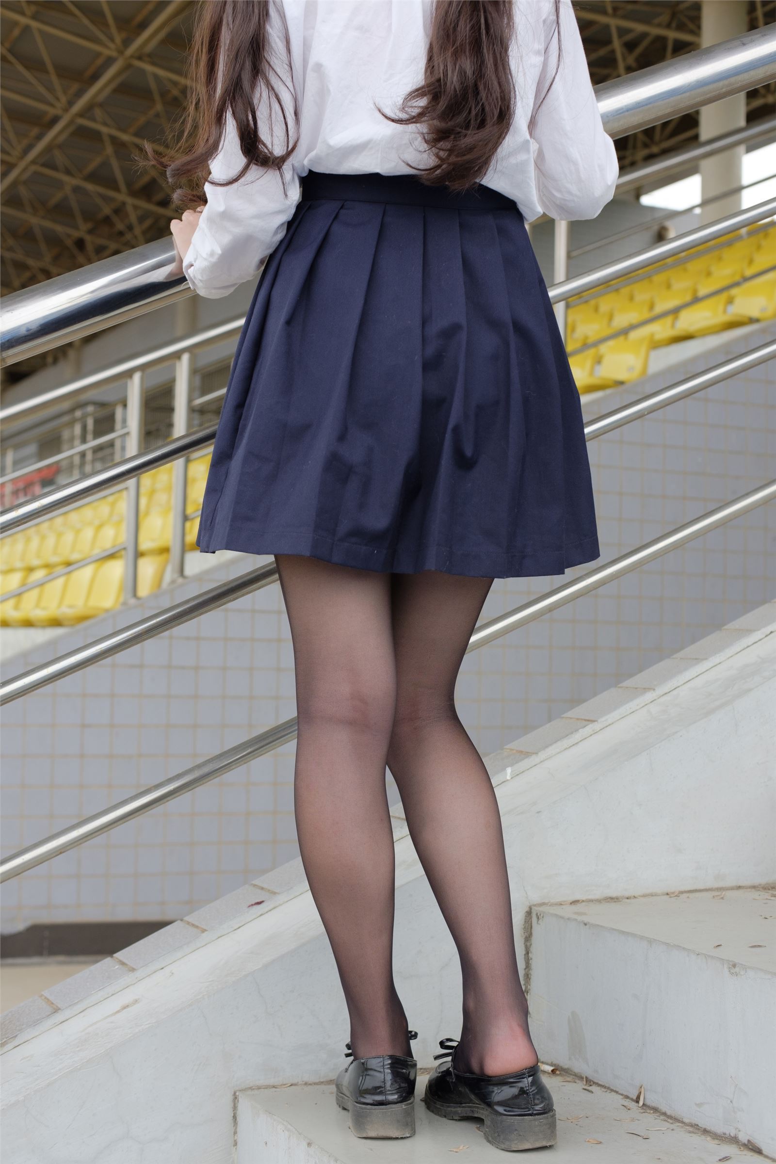 森萝财团写真 - [SSR-009] 户外黑丝学妹