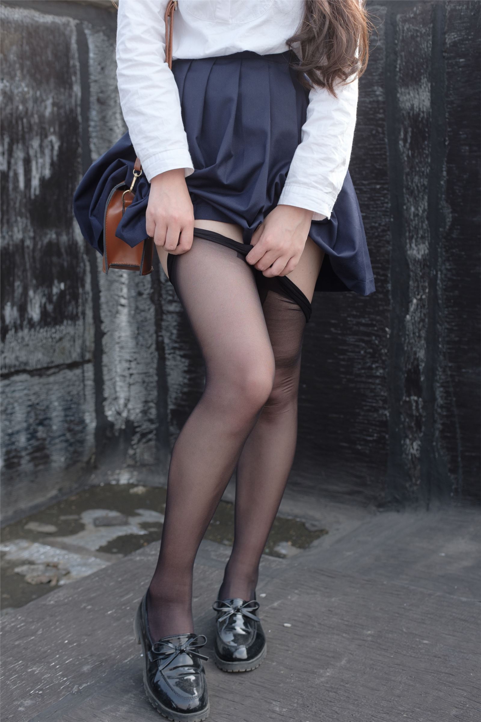 森萝财团写真 - [SSR-009] 户外黑丝学妹