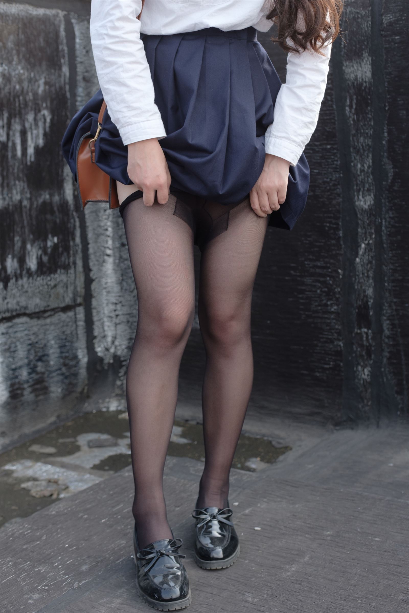 森萝财团写真 - [SSR-009] 户外黑丝学妹