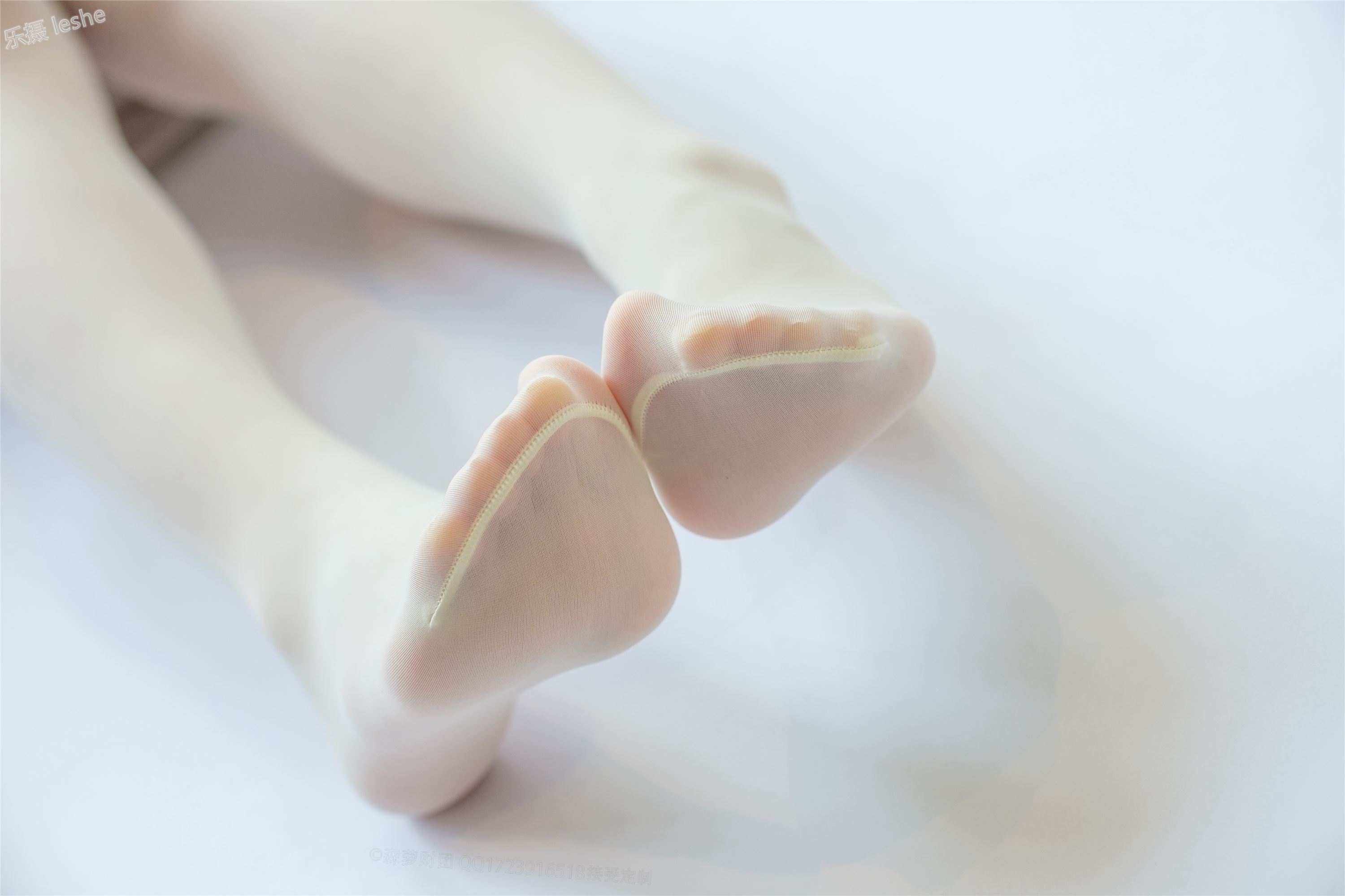 [森萝财团]萝莉丝足写真 SSR-012 30D奶白超滑丝袜