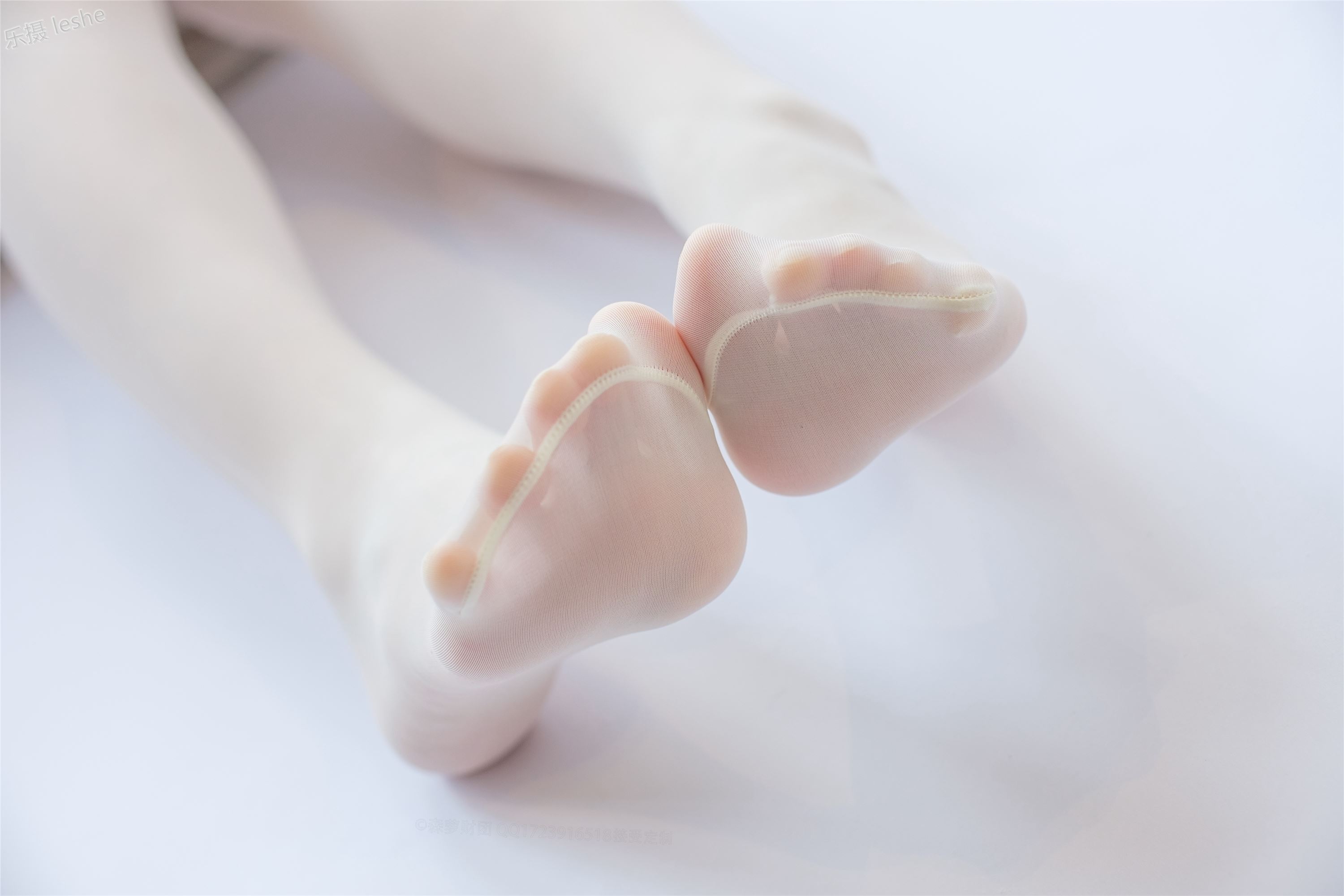 [森萝财团]萝莉丝足写真 SSR-012 30D奶白超滑丝袜