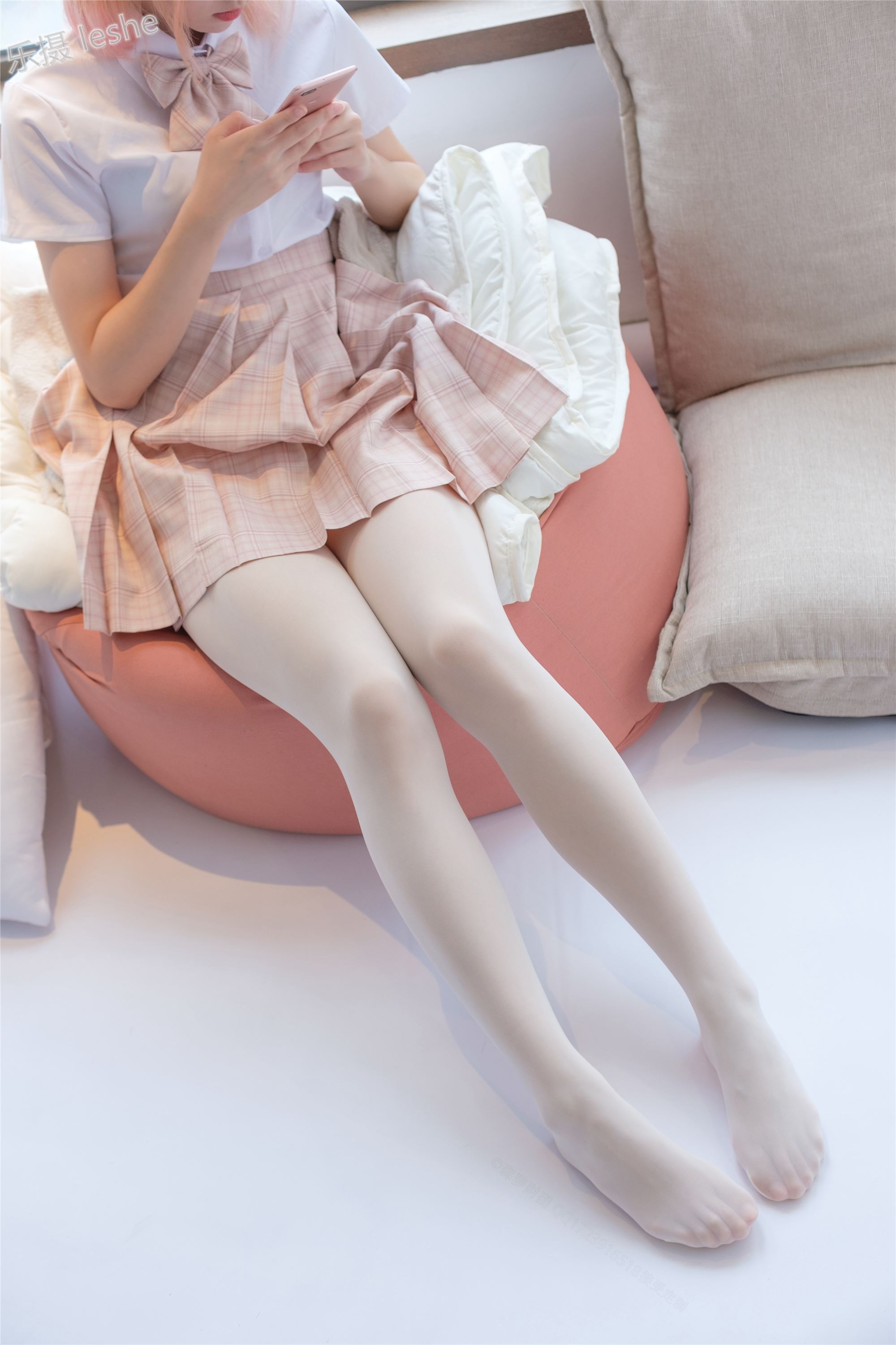 [森萝财团]萝莉丝足写真 SSR-012 30D奶白超滑丝袜