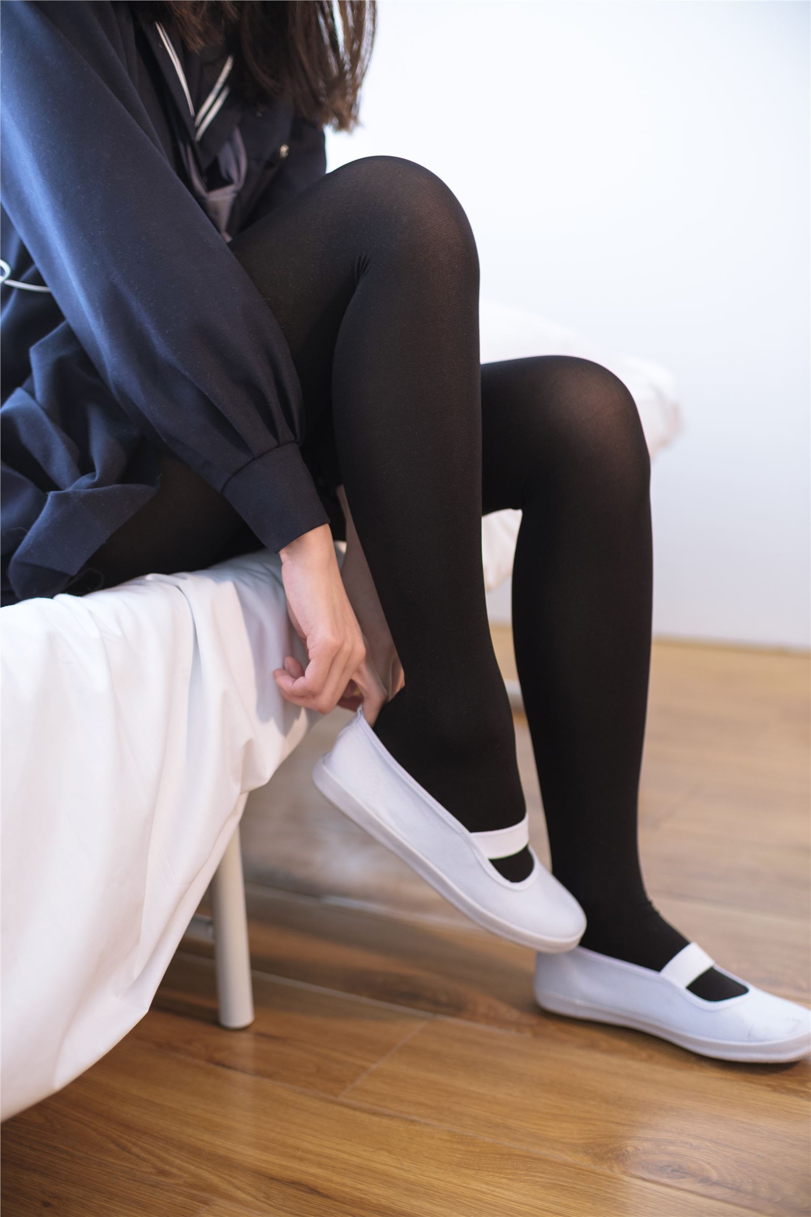 森萝财团写真 - [X-004] 黑色·丝足