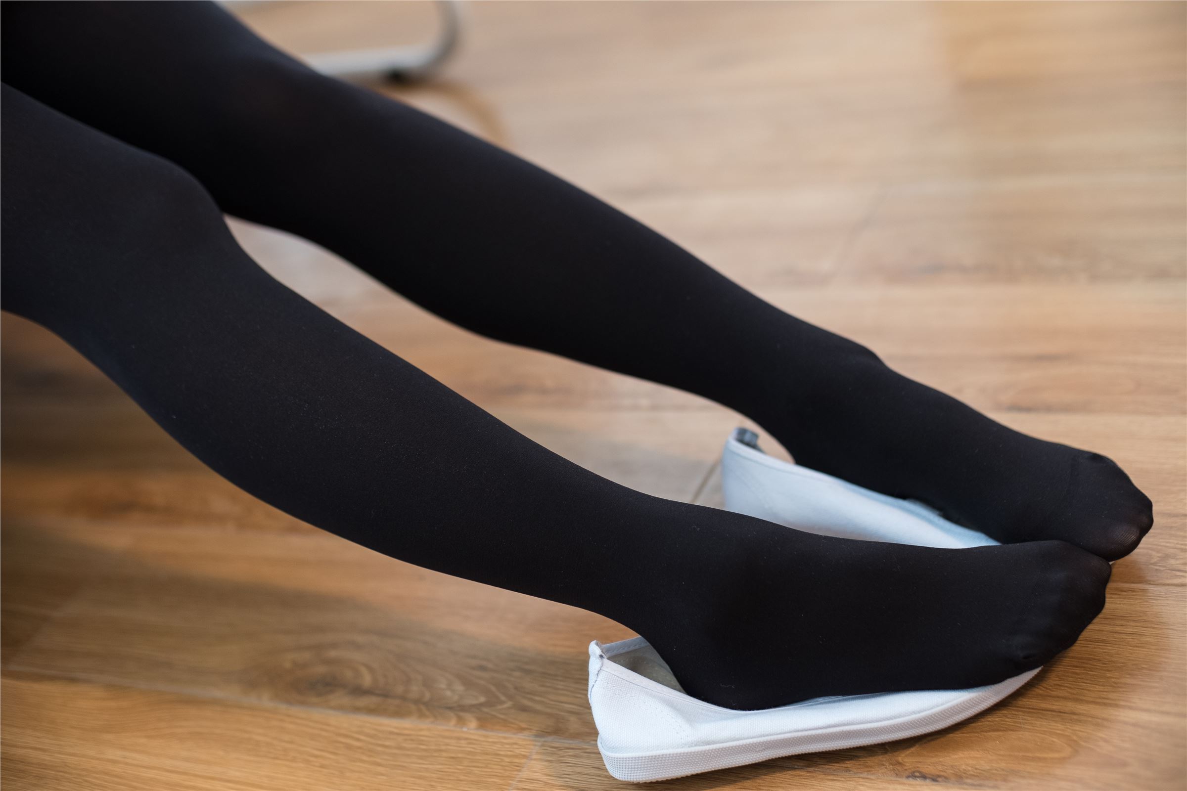 森萝财团写真 - [X-004] 黑色·丝足