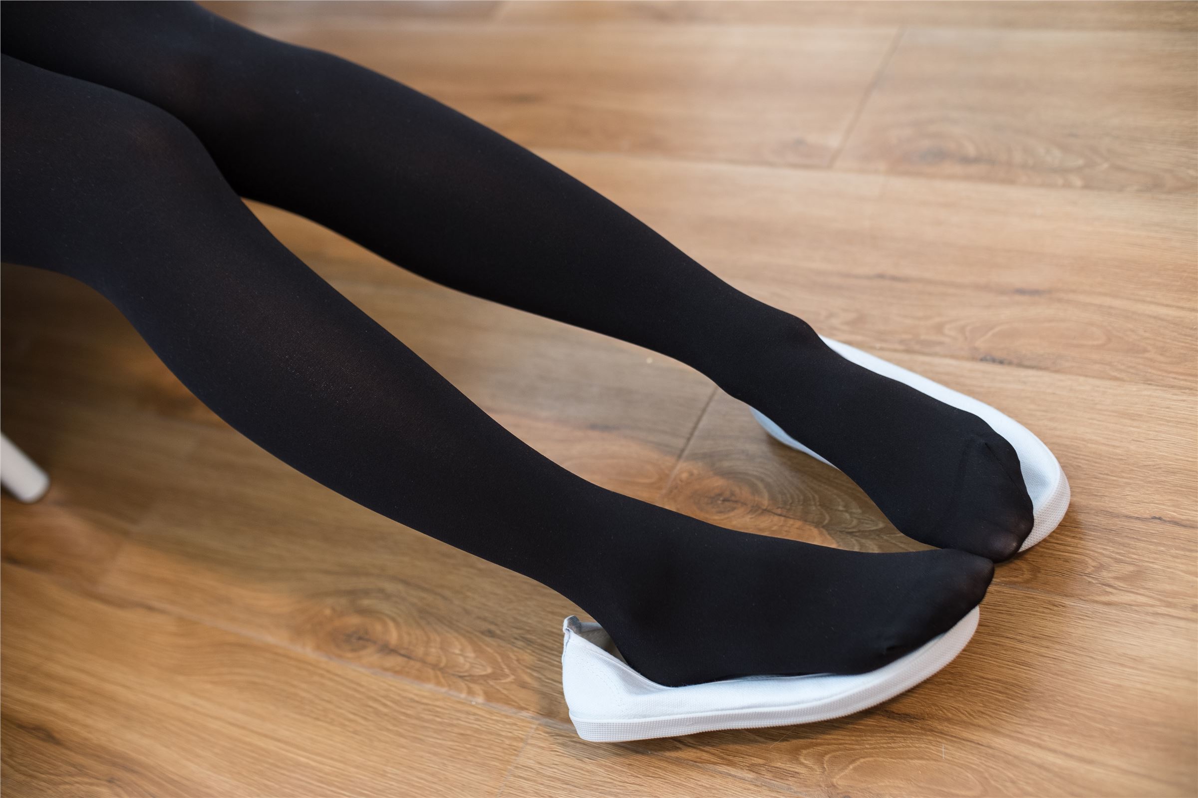 森萝财团写真 - [X-004] 黑色·丝足