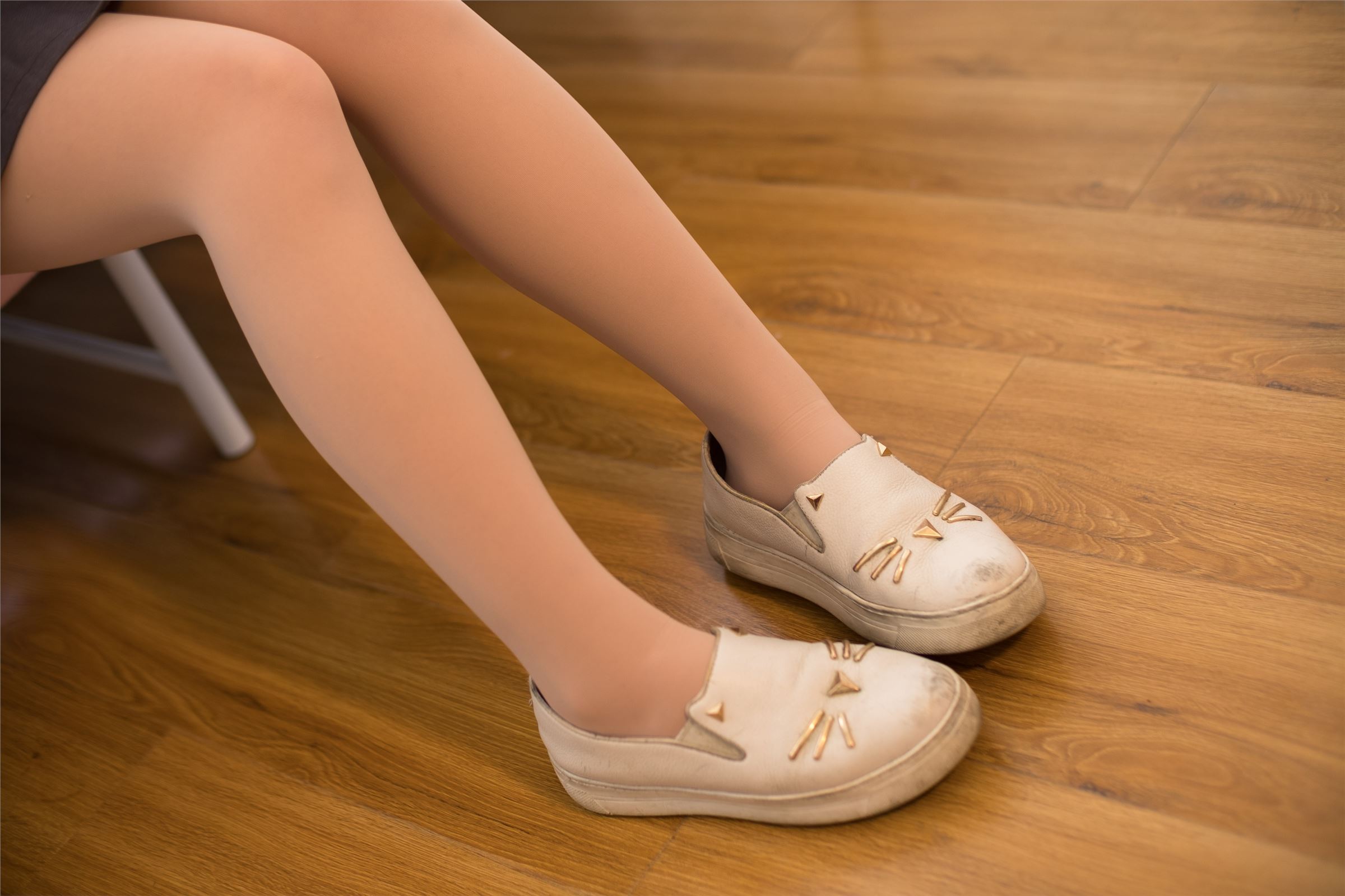 森萝财团写真 - [X-005] 肉丝·裸足