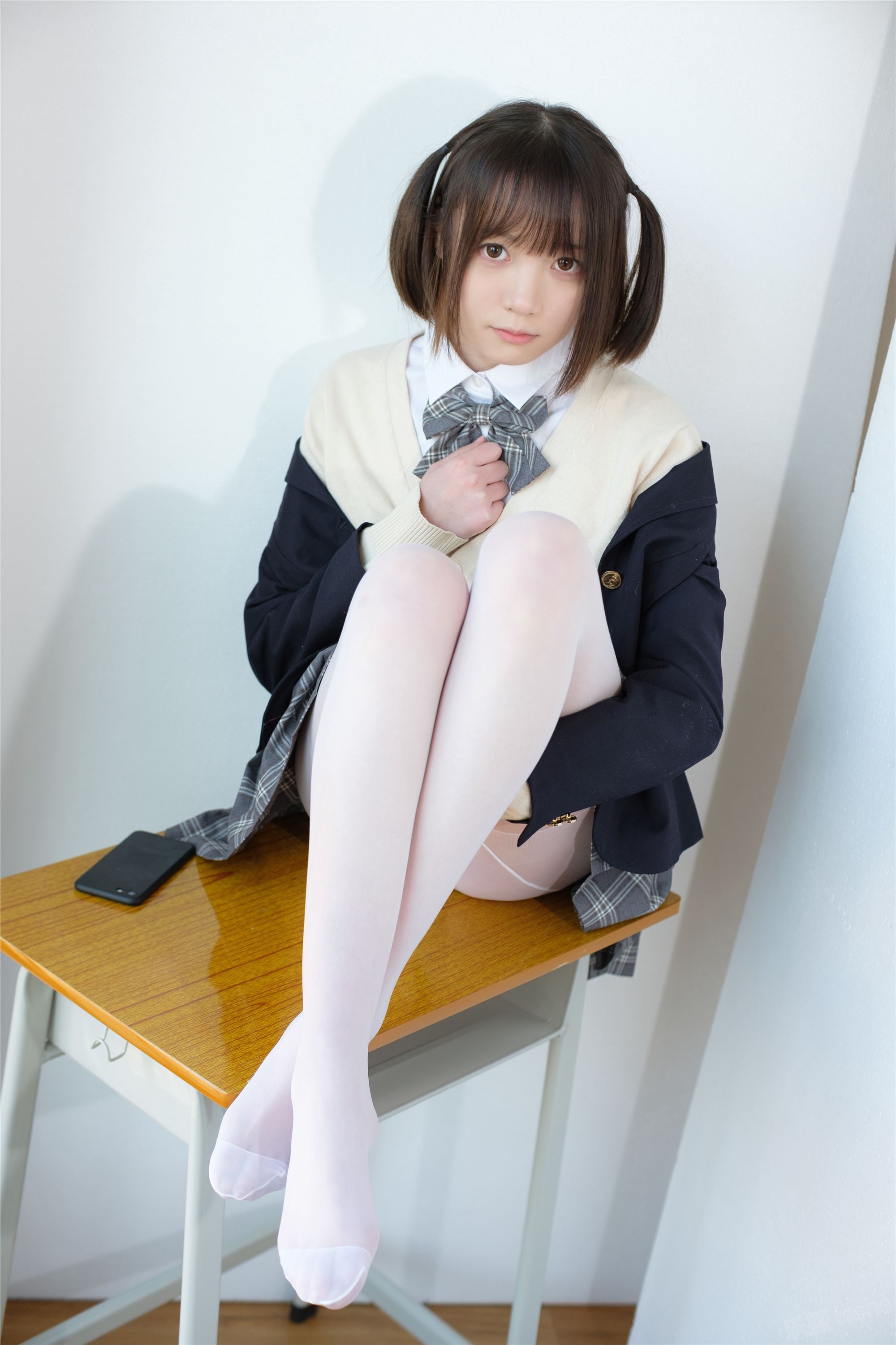 [森萝财团]萝莉丝足写真 X-010 JK校服白丝