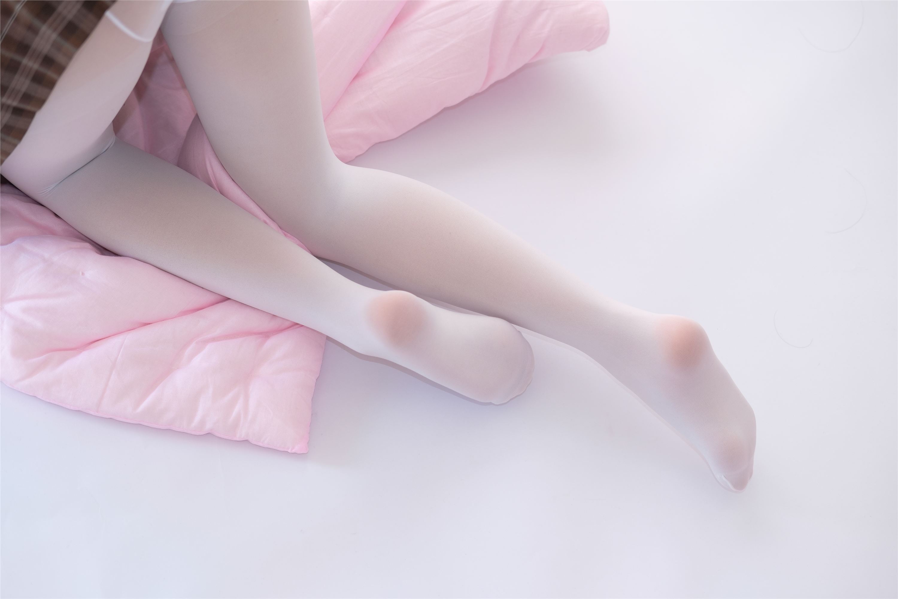 [森萝财团]萝莉丝足写真 X-011