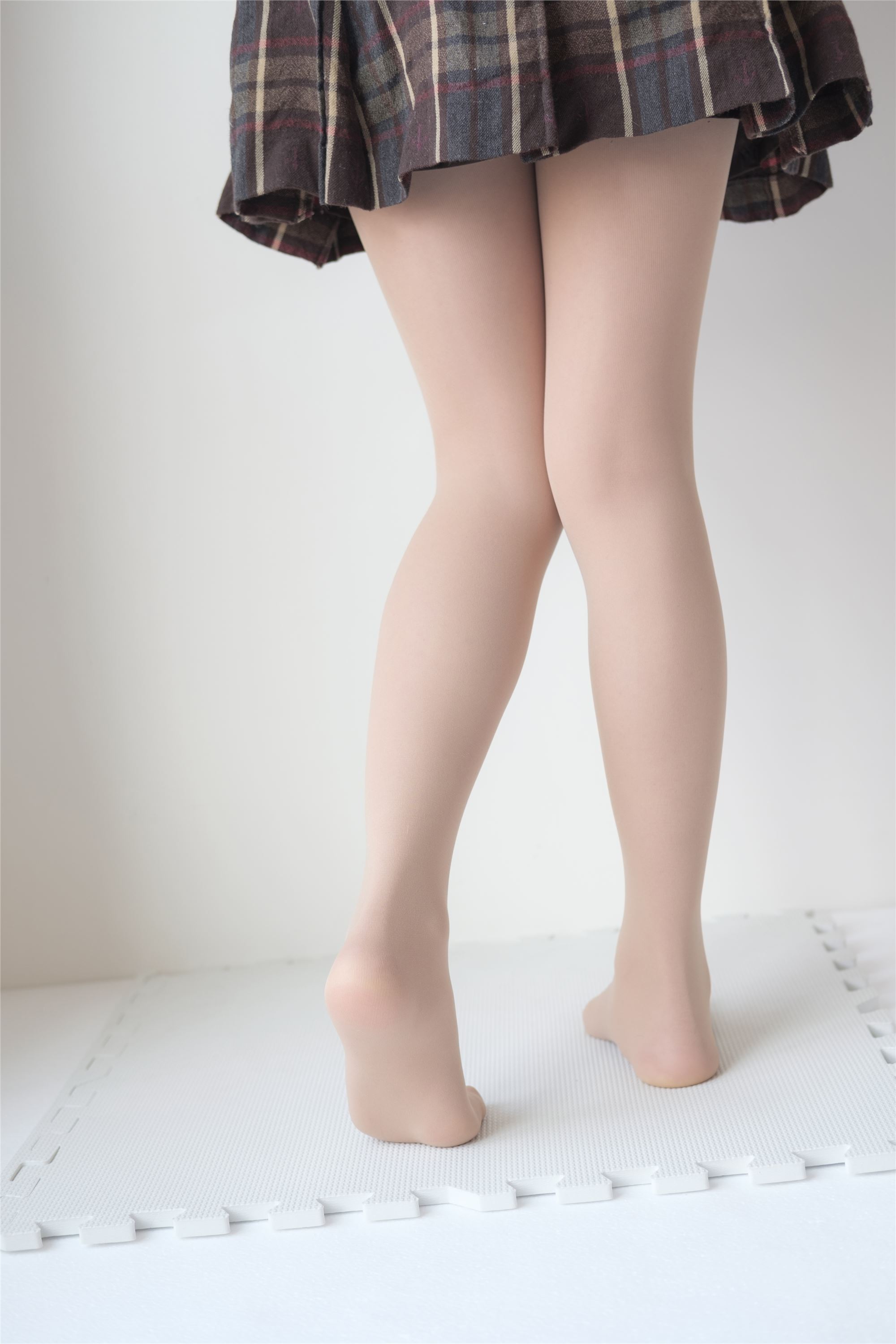 [森萝财团]萝莉丝足写真 X-13