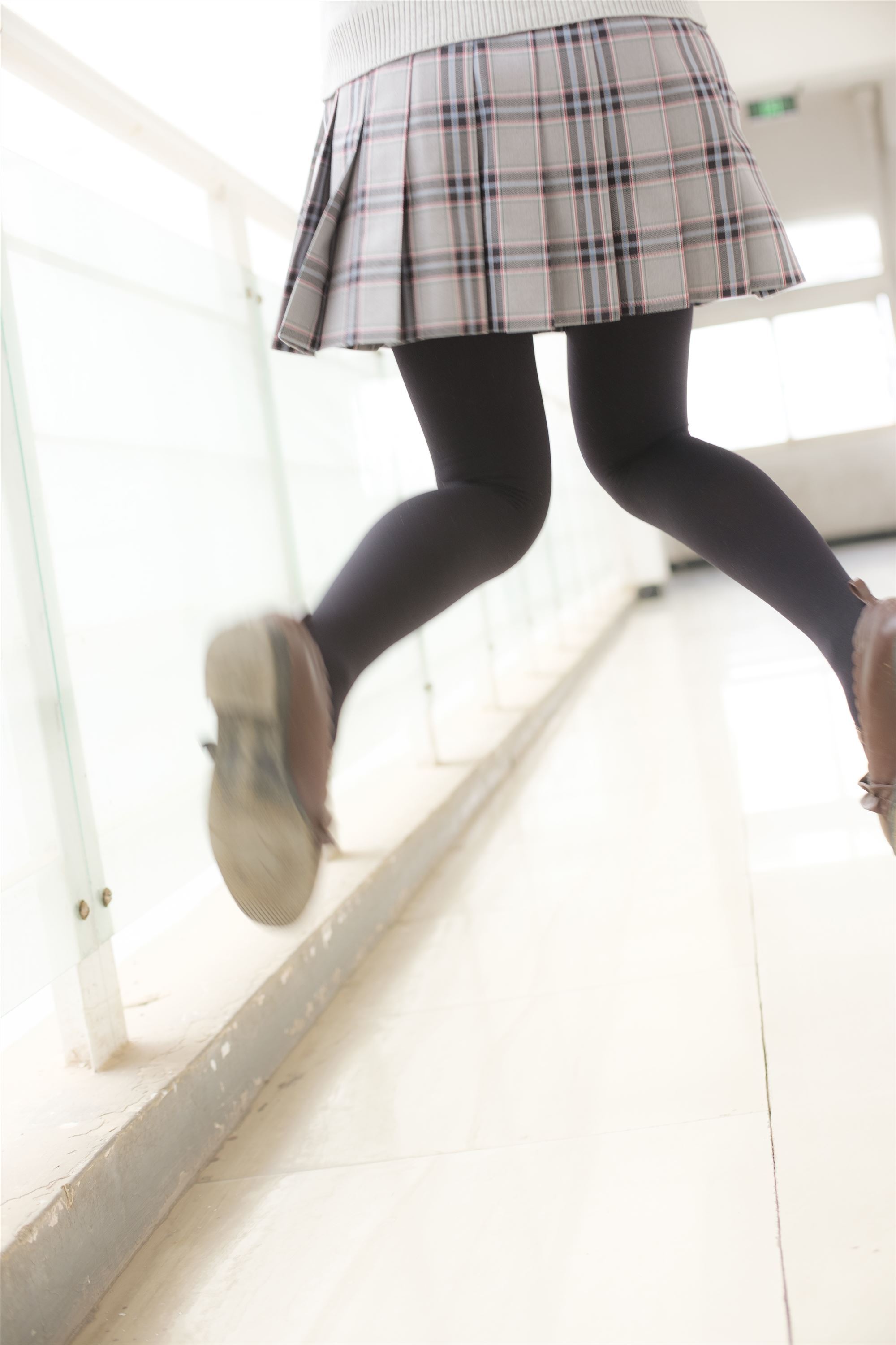 [森萝财团]萝莉丝足写真 X-14