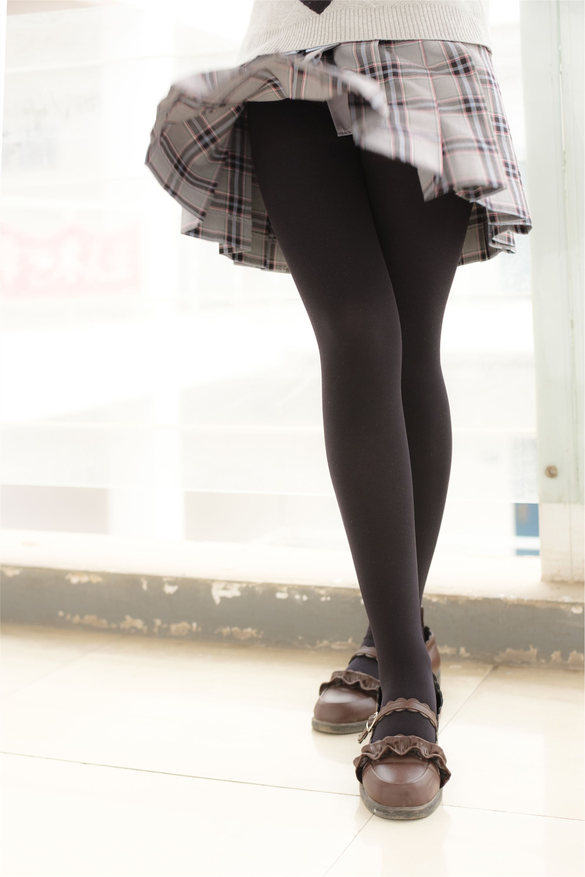 [森萝财团]萝莉丝足写真 X-14