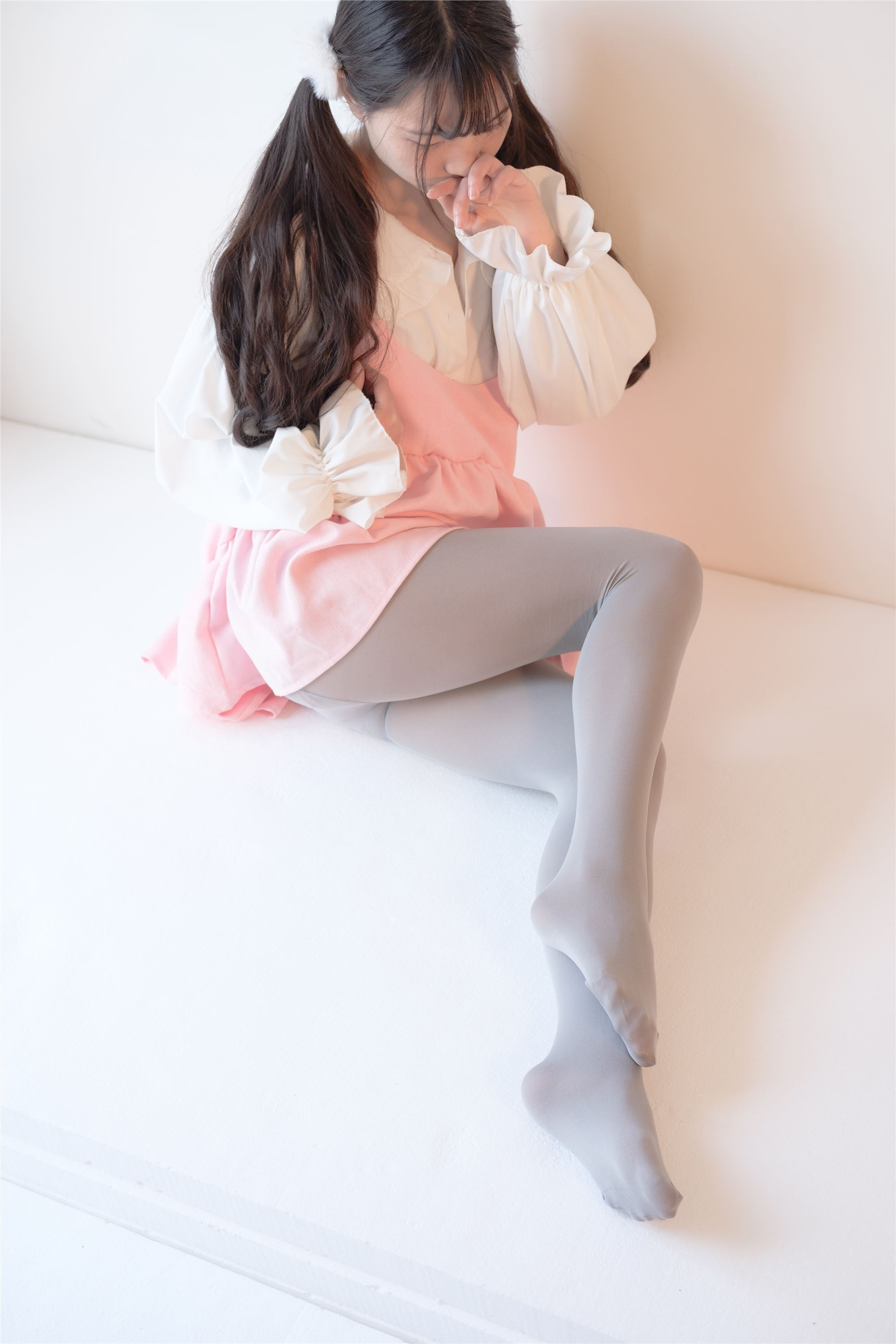 [森萝财团]萝莉丝足写真 X-015