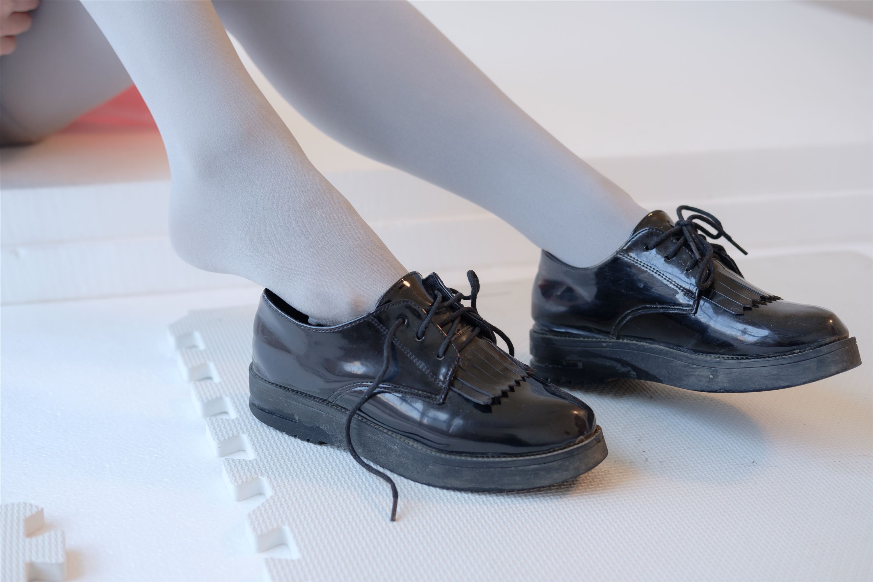 [森萝财团]萝莉丝足写真 X-015