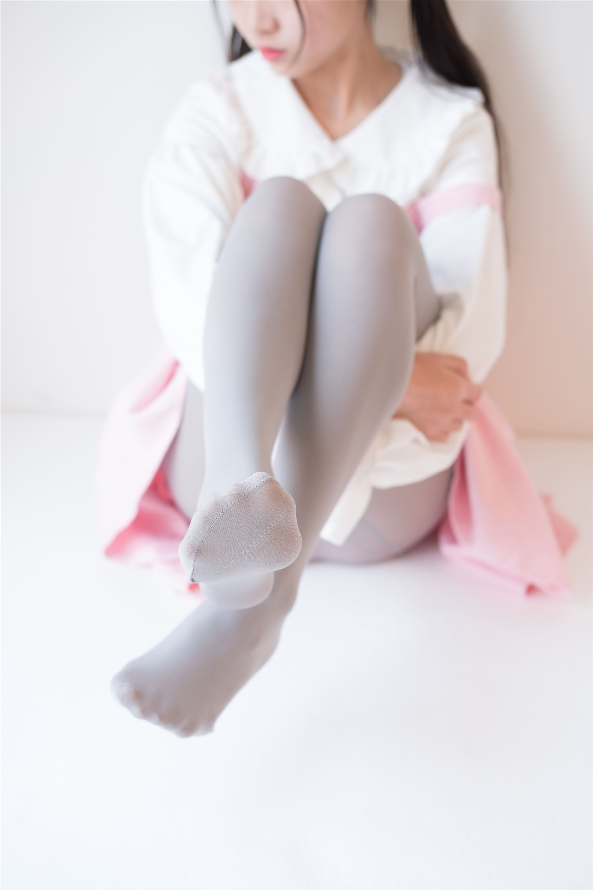 [森萝财团]萝莉丝足写真 X-015