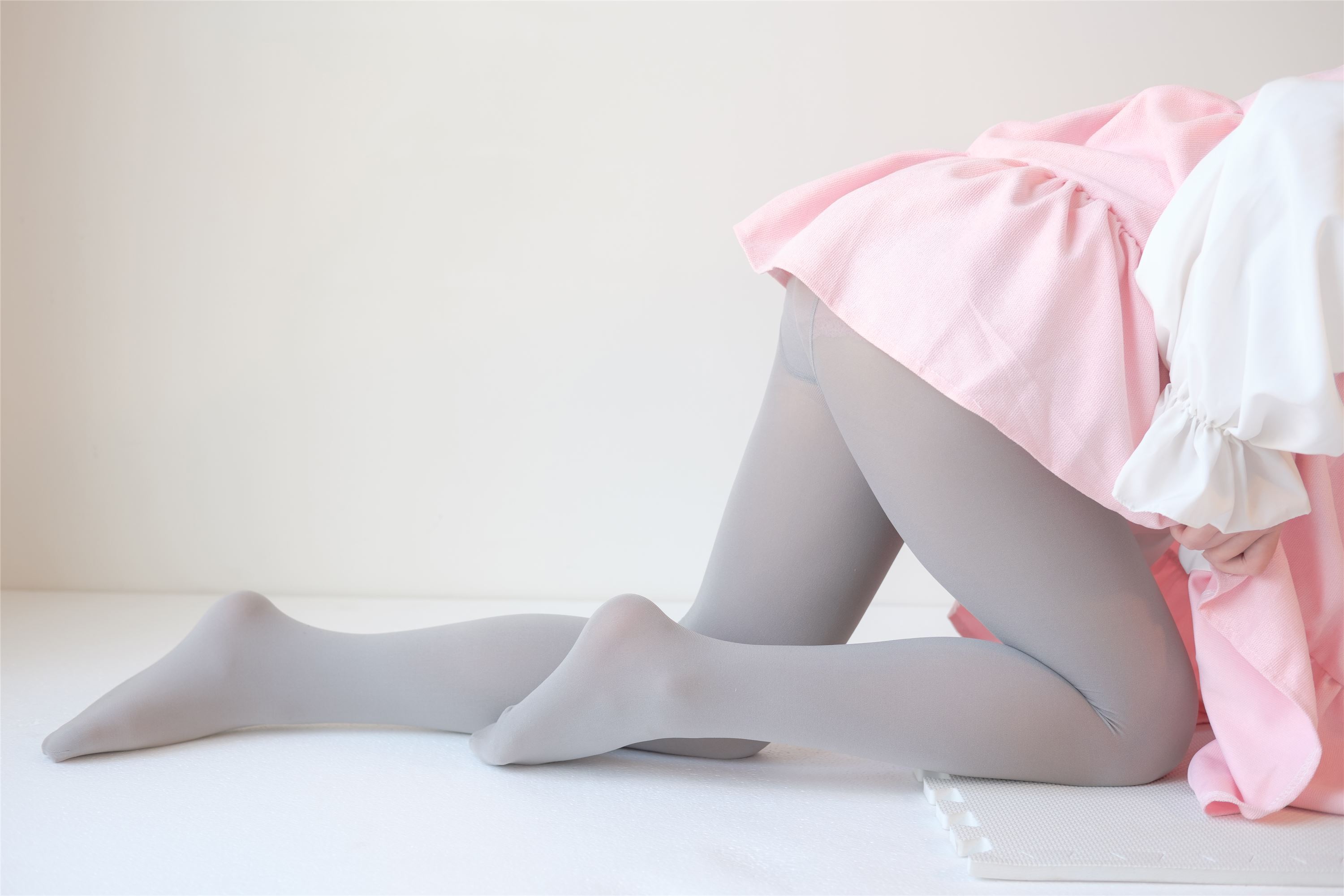 [森萝财团]萝莉丝足写真 X-015