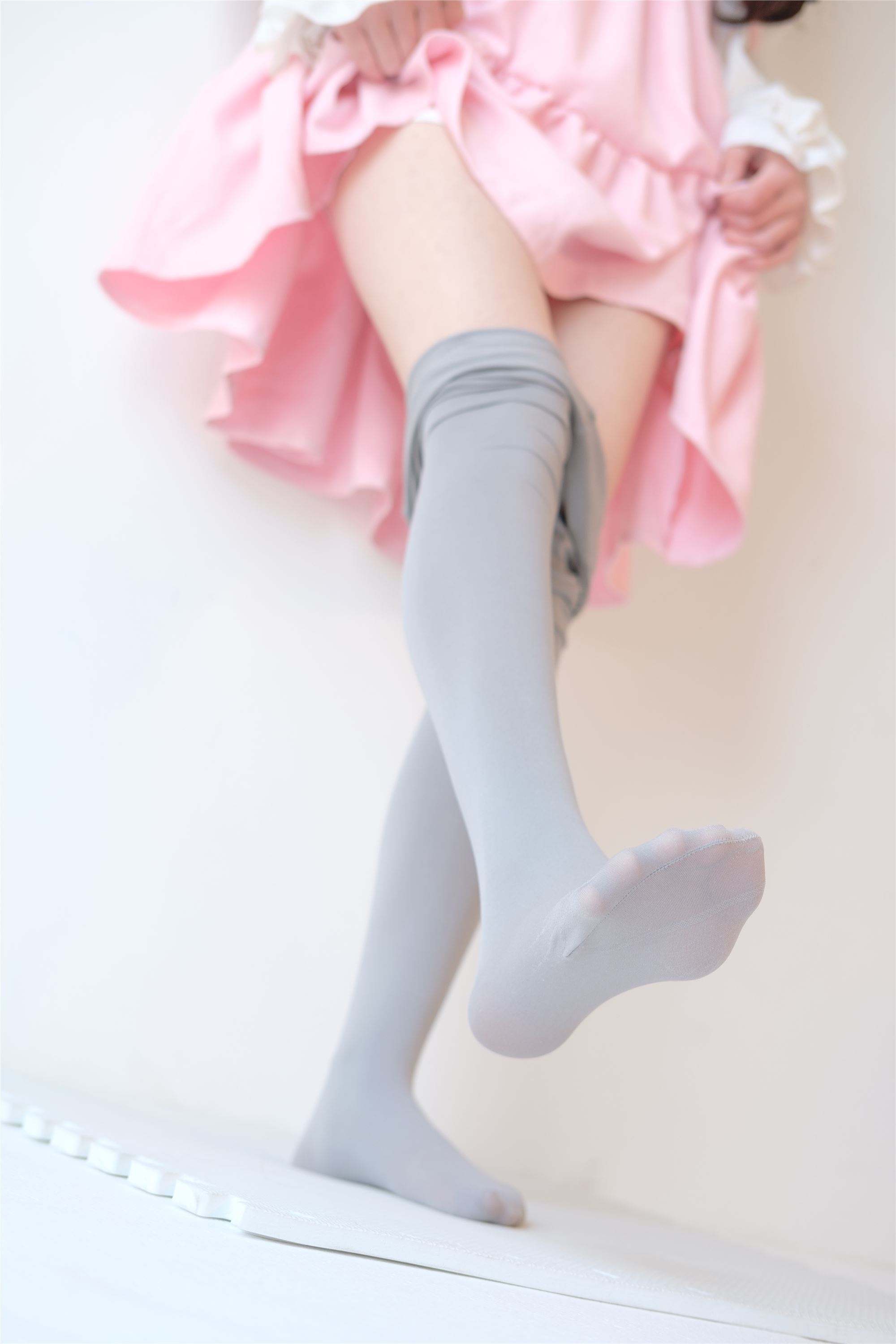 [森萝财团]萝莉丝足写真 X-015