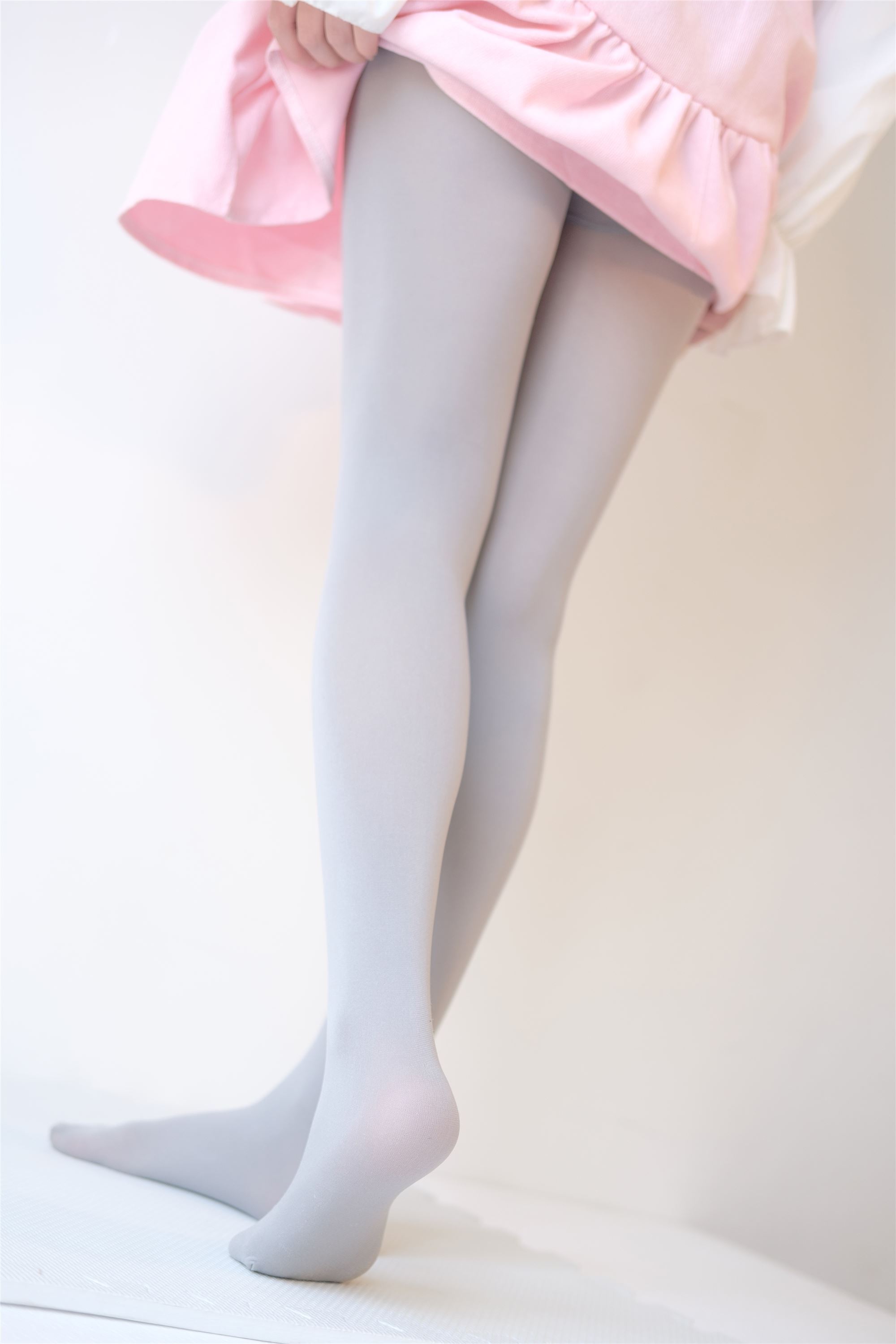 [森萝财团]萝莉丝足写真 X-015