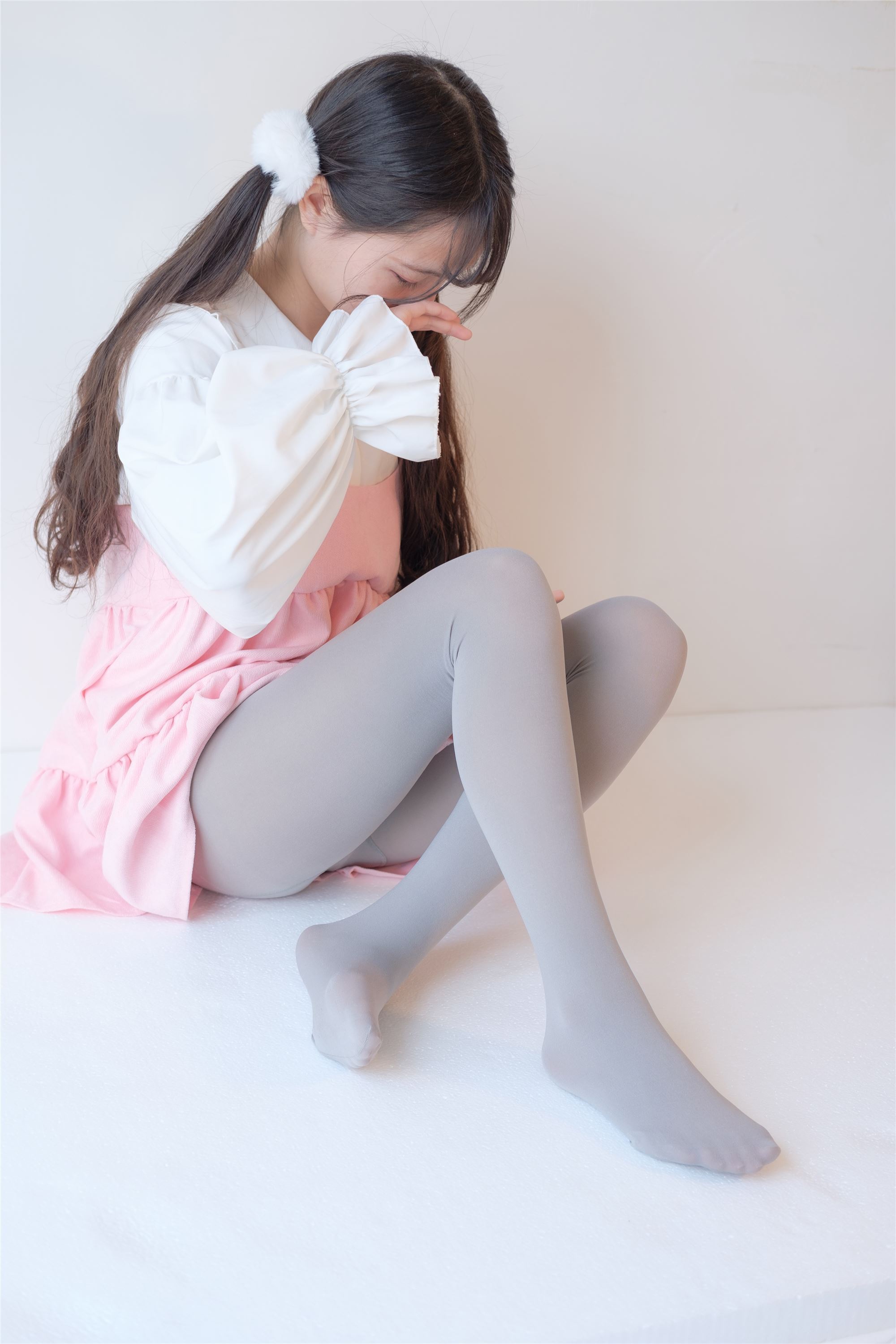 [森萝财团]萝莉丝足写真 X-015