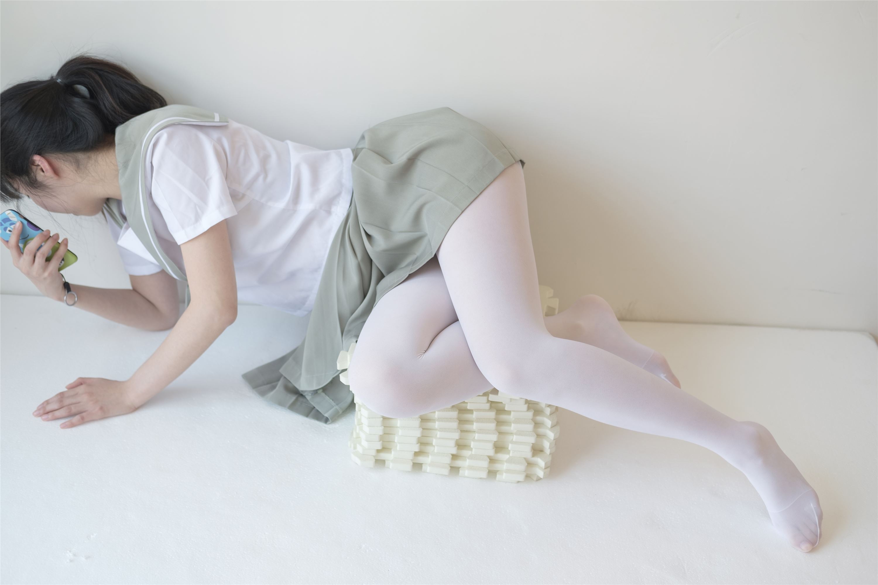 [森萝财团]萝莉丝足写真 X-016