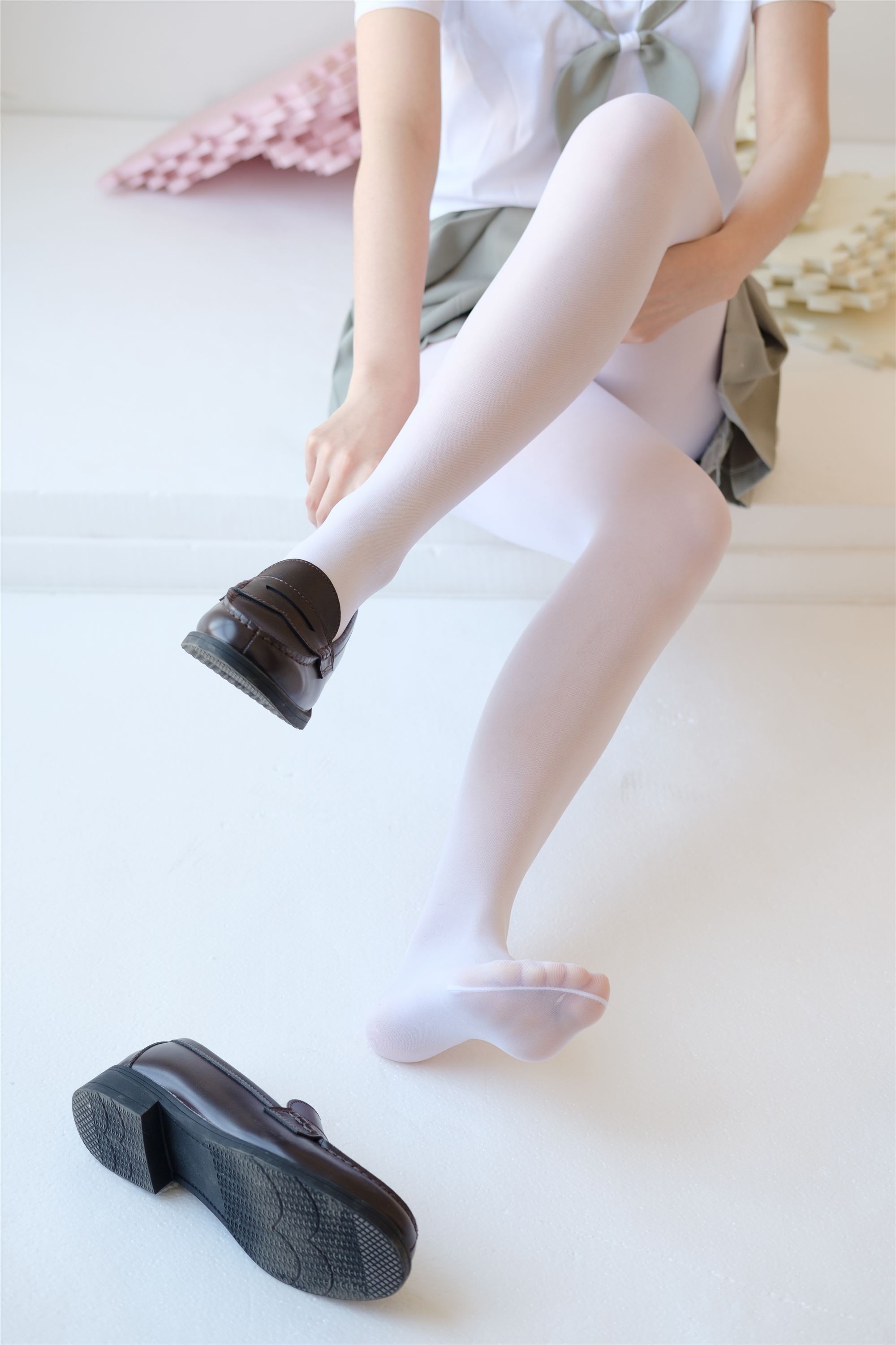 [森萝财团]萝莉丝足写真 X-016