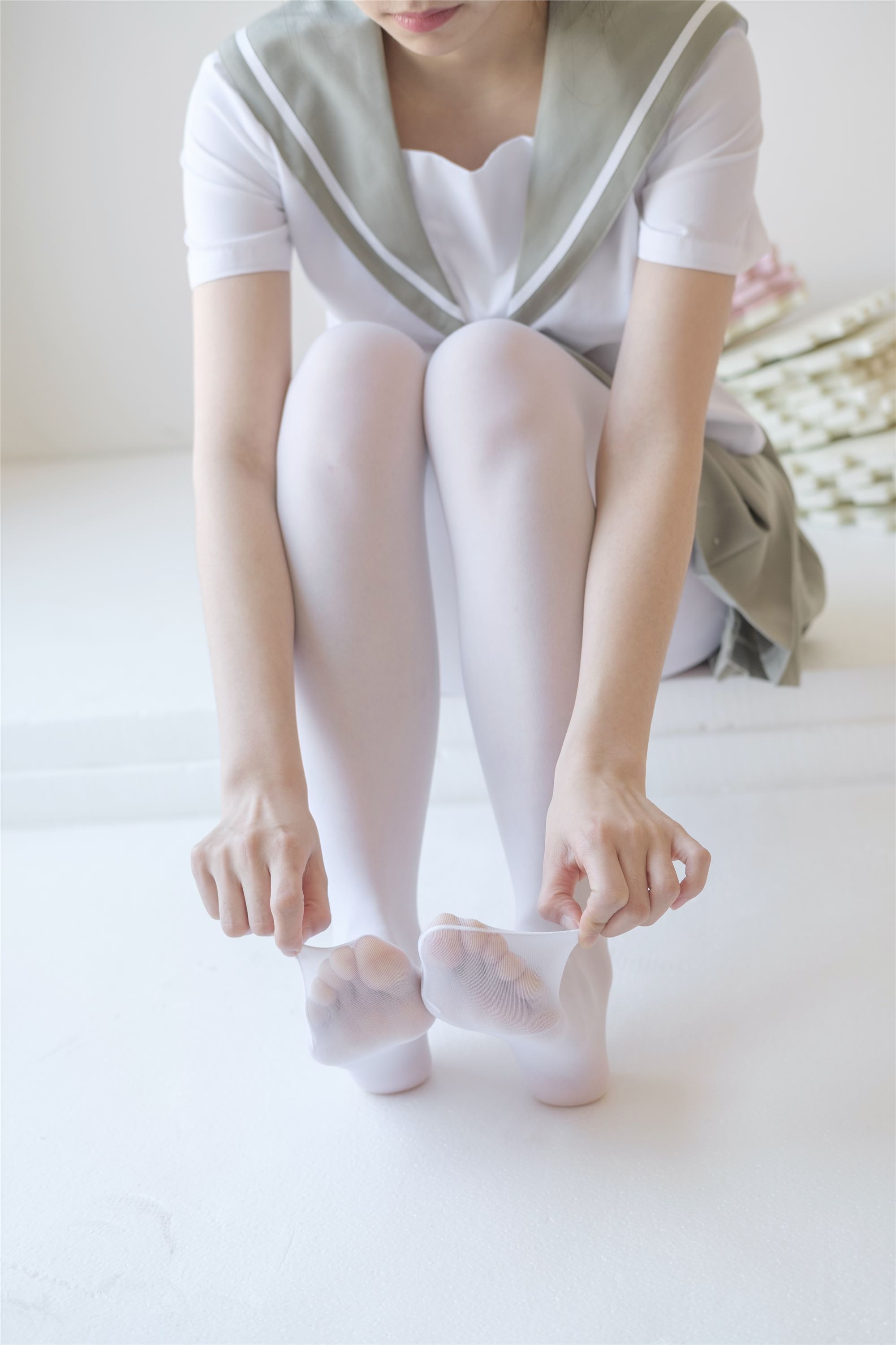 [森萝财团]萝莉丝足写真 X-016