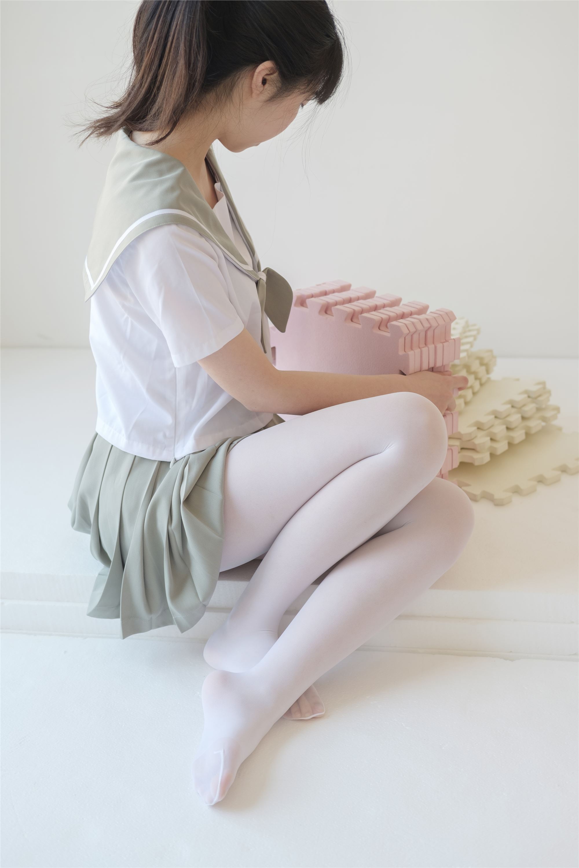 [森萝财团]萝莉丝足写真 X-016