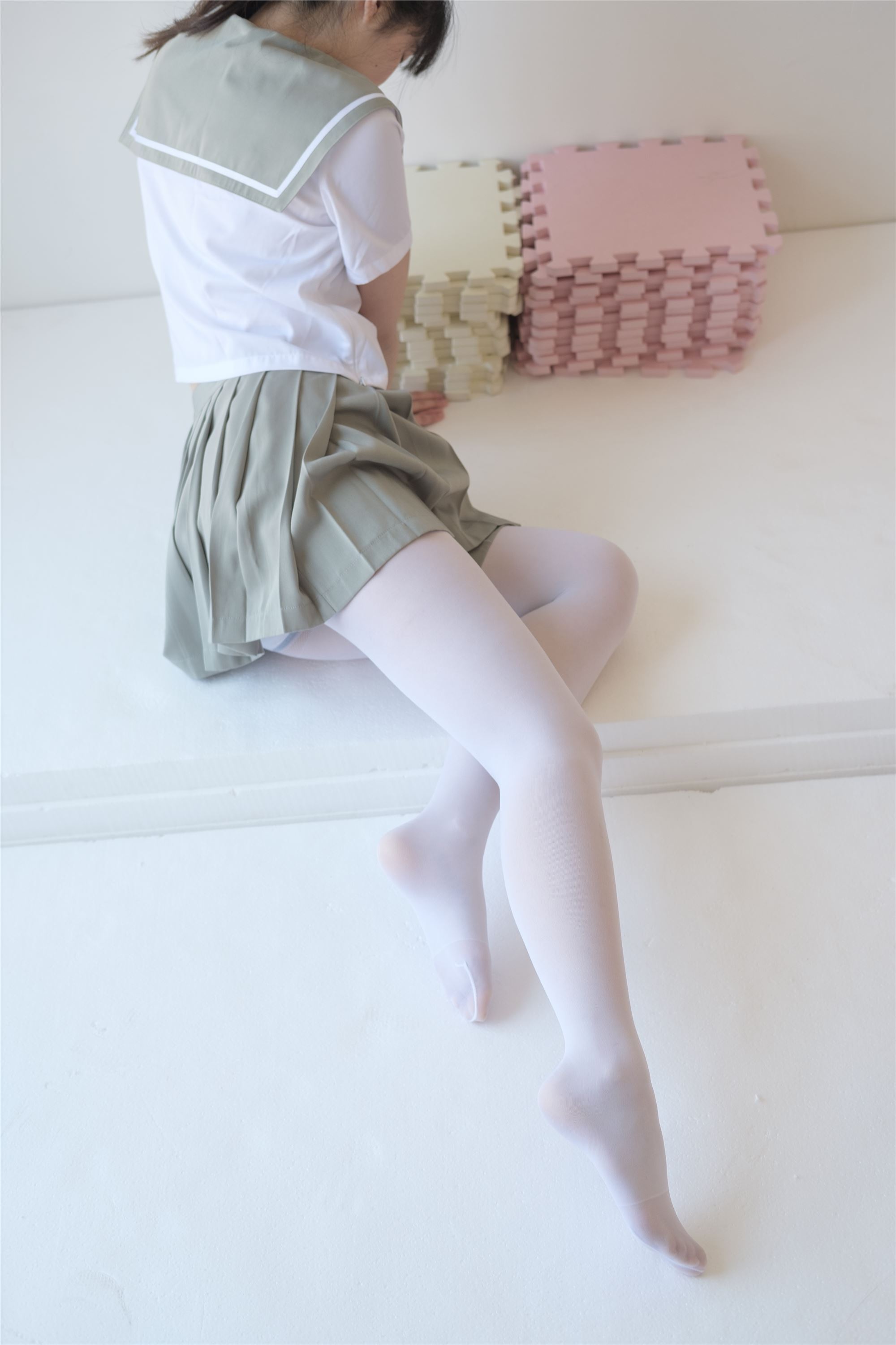 [森萝财团]萝莉丝足写真 X-016