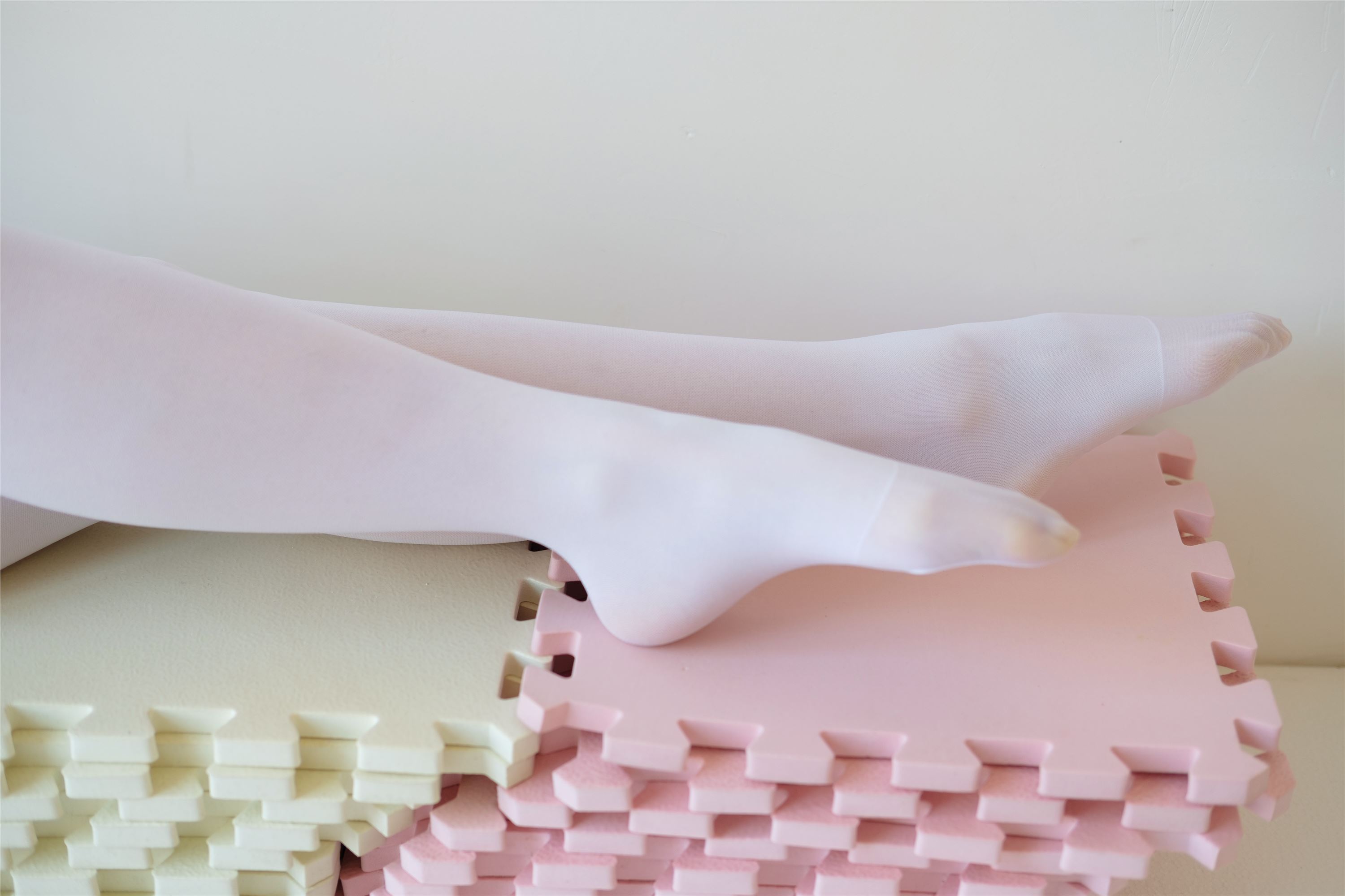 [森萝财团]萝莉丝足写真 X-016