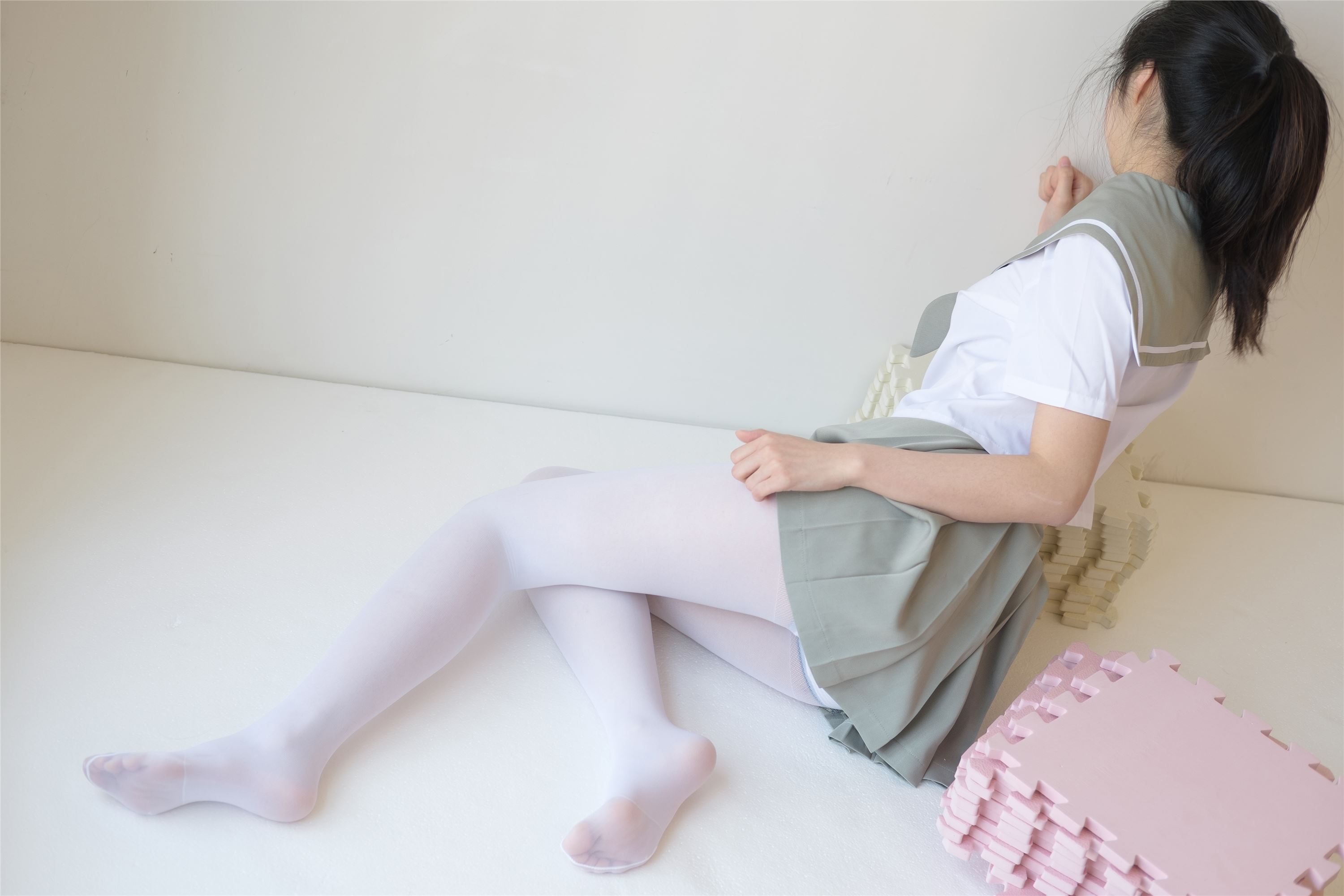 [森萝财团]萝莉丝足写真 X-016