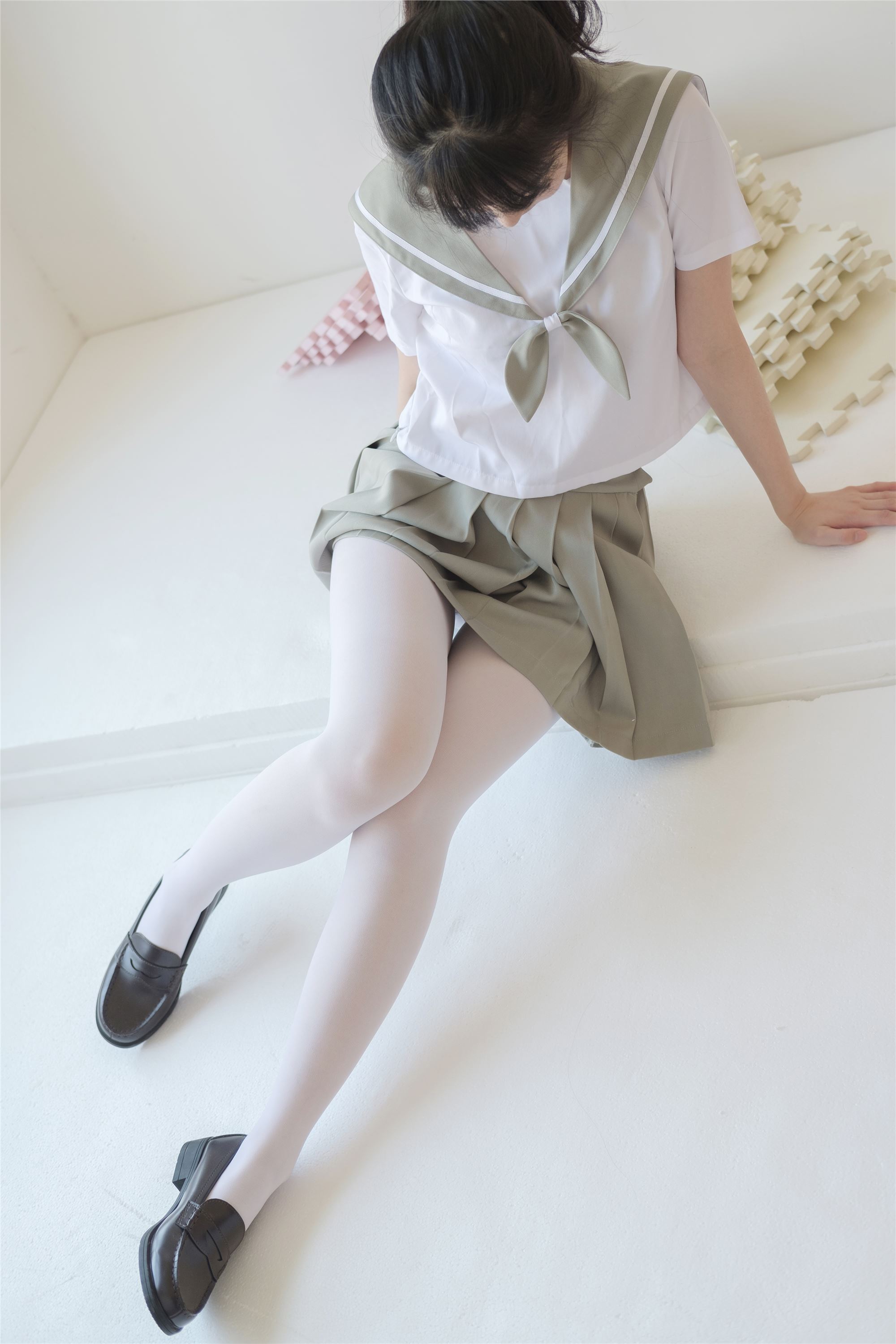 [森萝财团]萝莉丝足写真 X-016