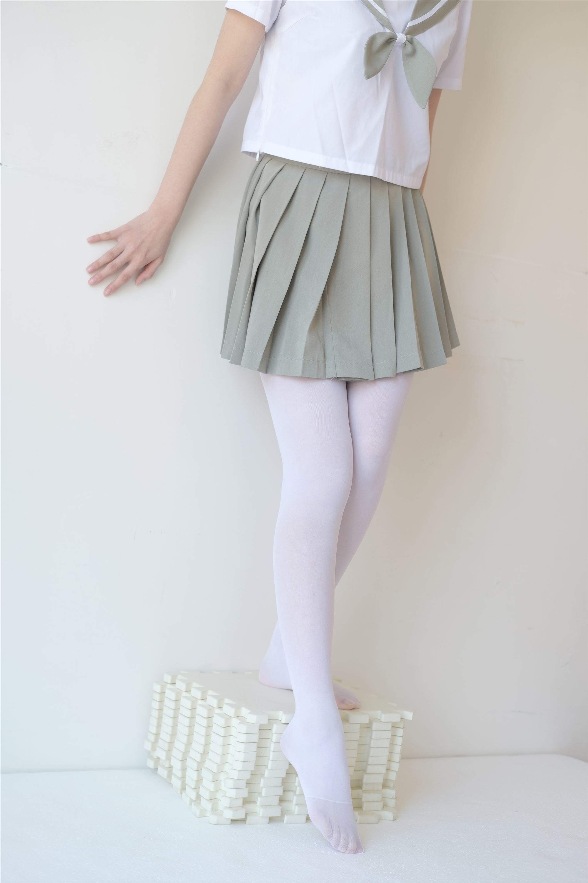 [森萝财团]萝莉丝足写真 X-016