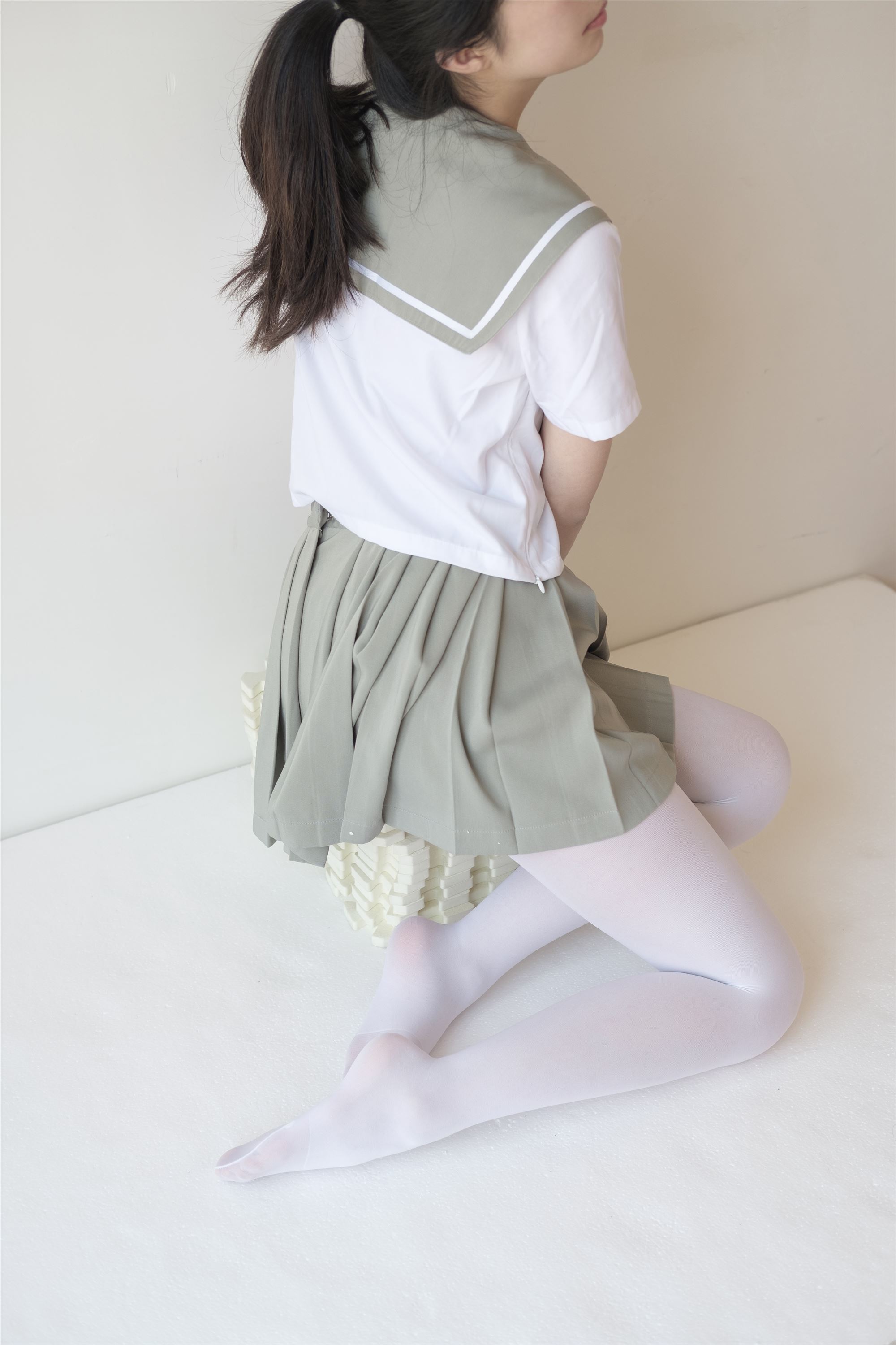 [森萝财团]萝莉丝足写真 X-016