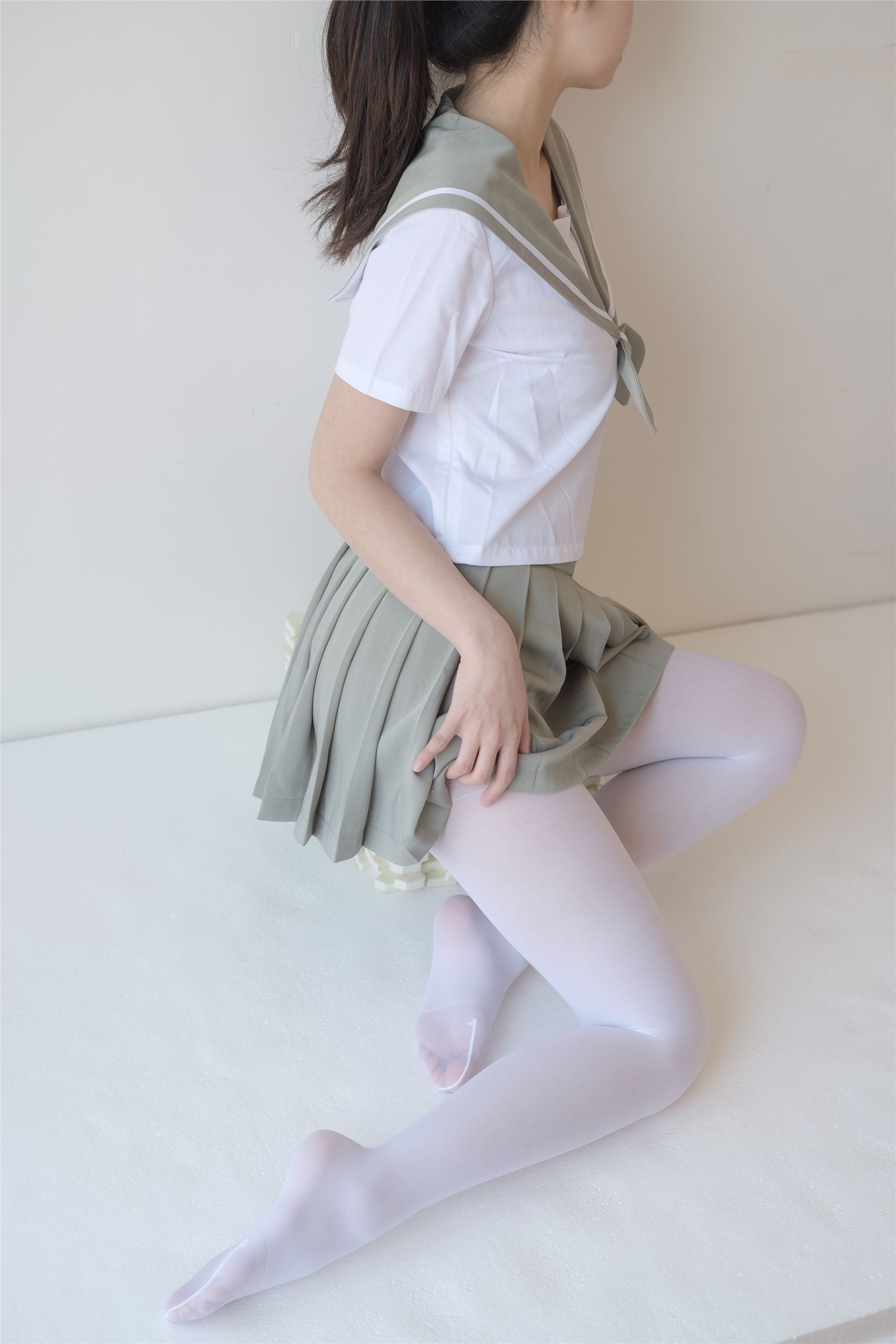 [森萝财团]萝莉丝足写真 X-016