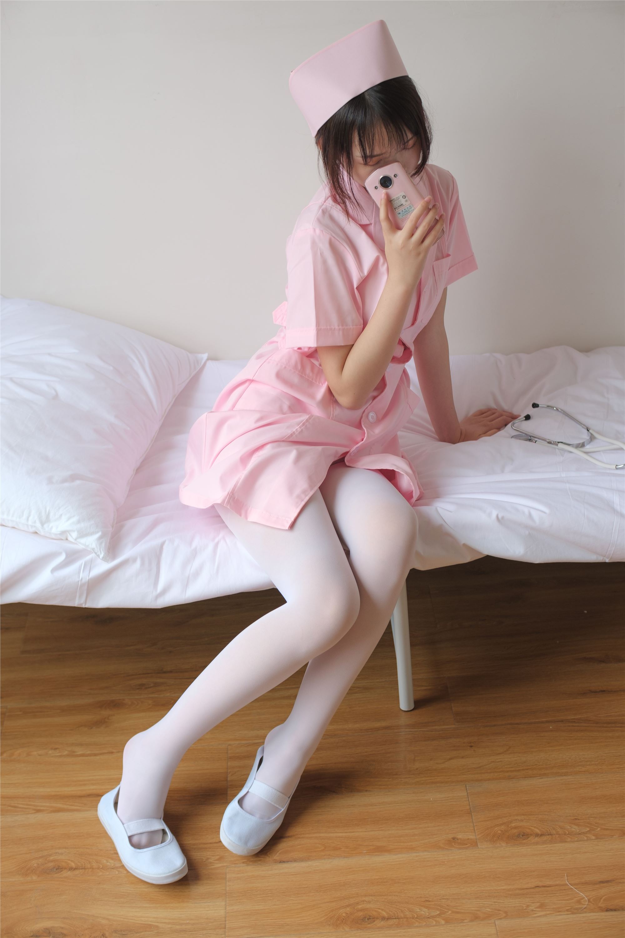 [森萝财团]萝莉丝足写真 X-021