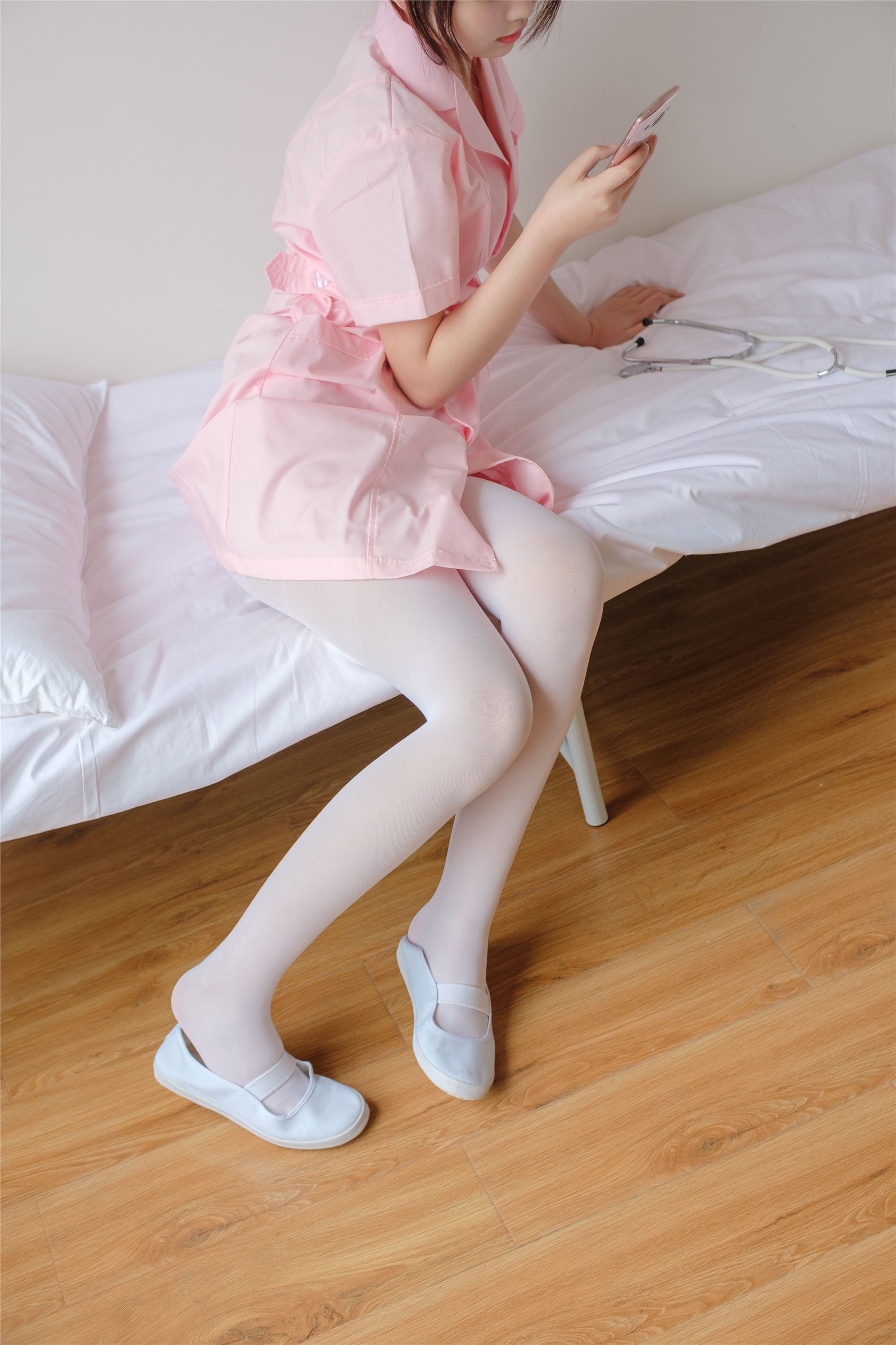 [森萝财团]萝莉丝足写真 X-021