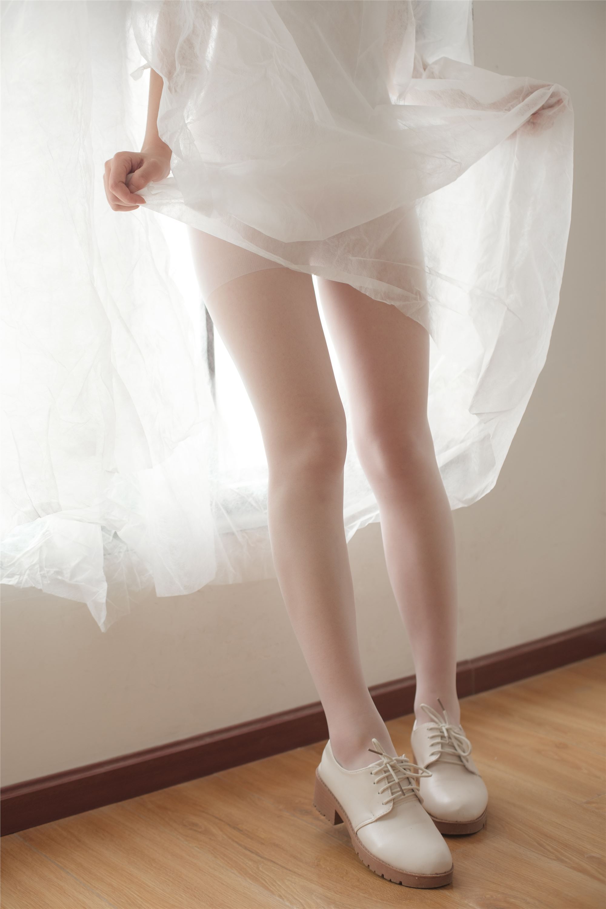 [森萝财团]萝莉丝足写真 X-022