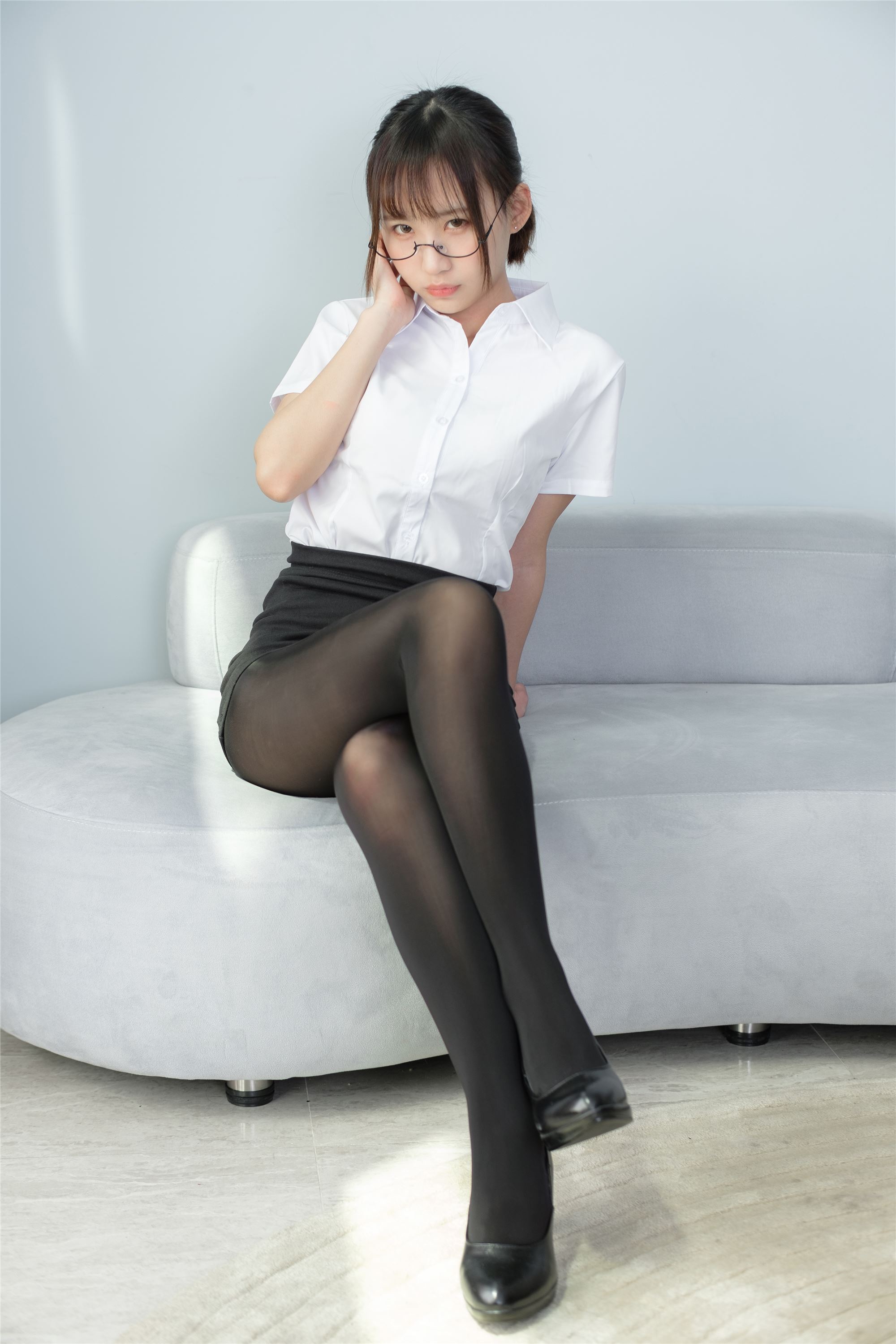 [森萝财团]萝莉丝足写真 X-023